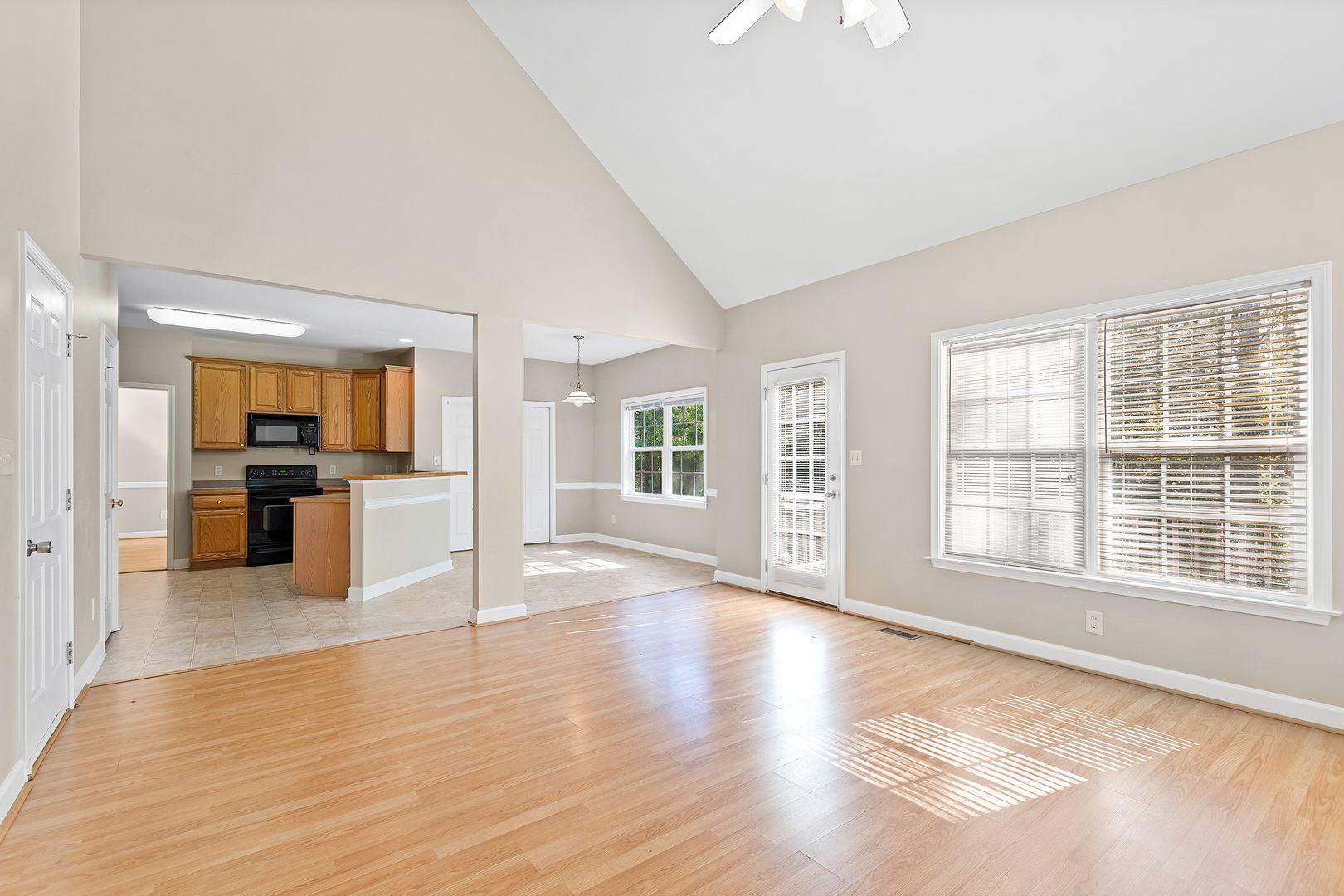 545 Seastone Street Property Photo 14