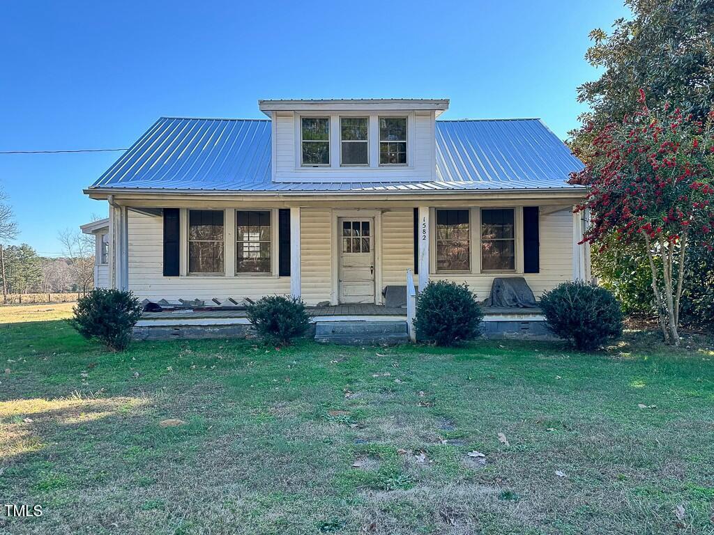 1582 Us Highway 158 E Property Photo 1