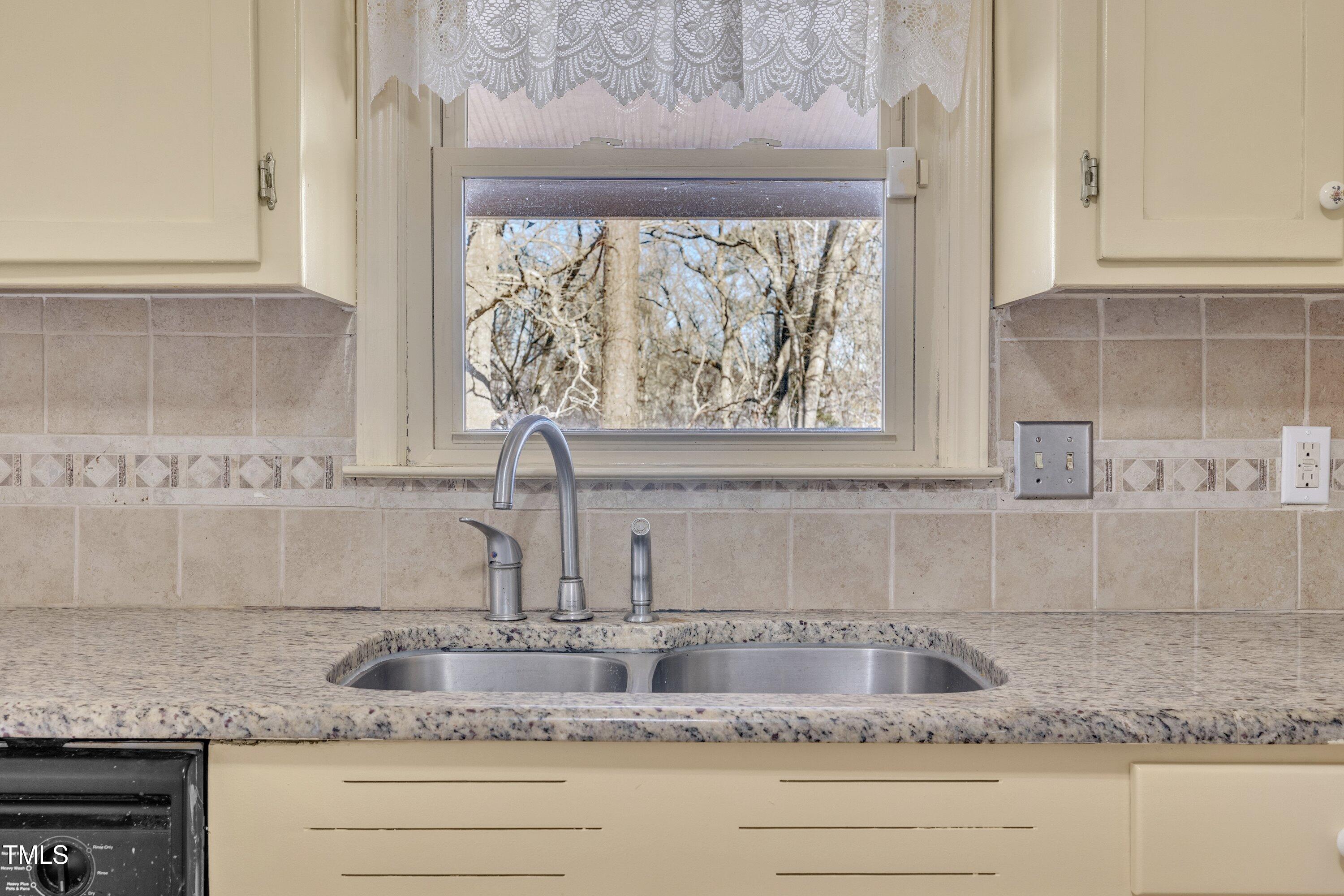 101 Creekside Drive Property Photo 12
