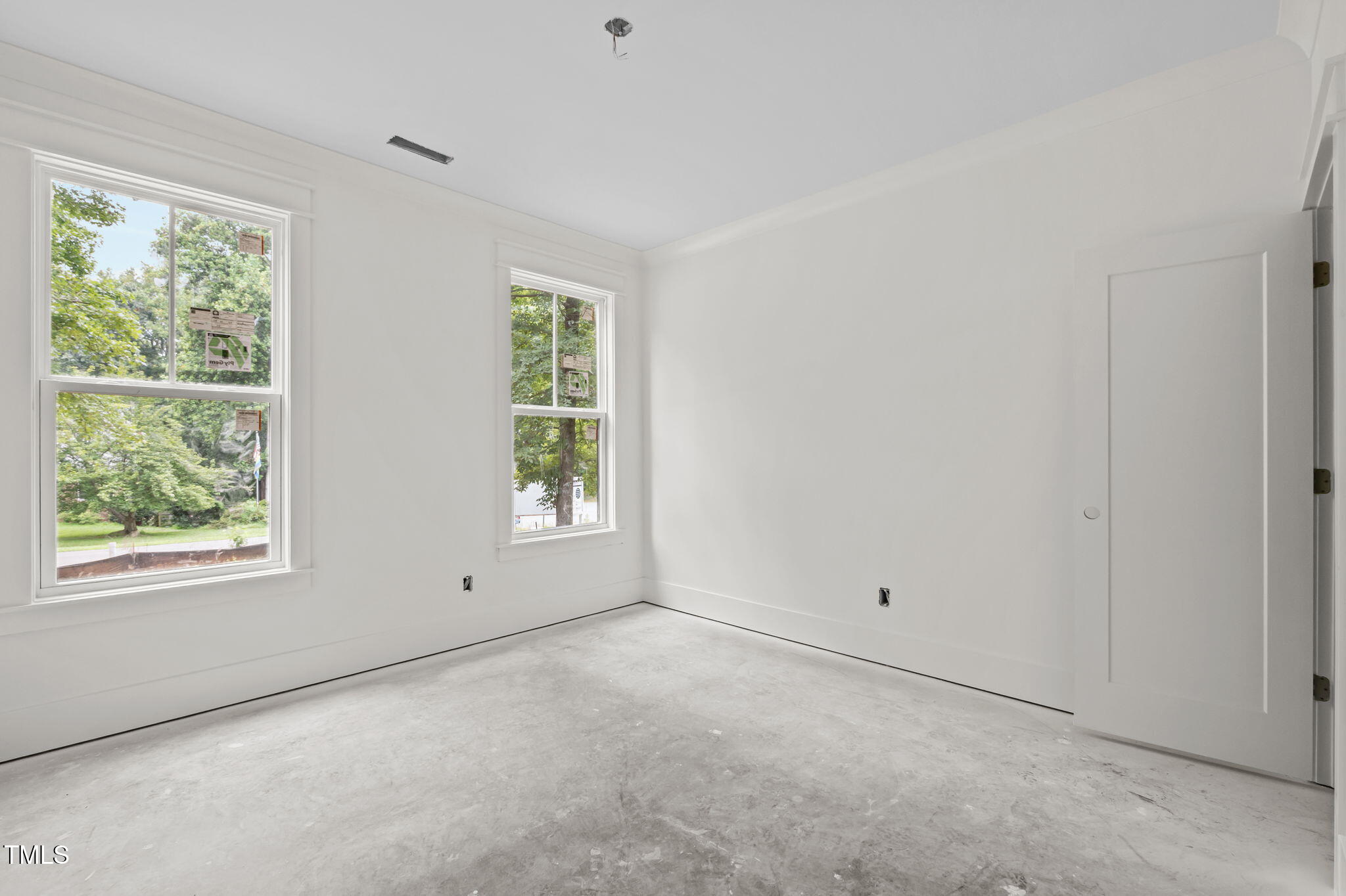 2304 Hardwood Drive Property Photo 12