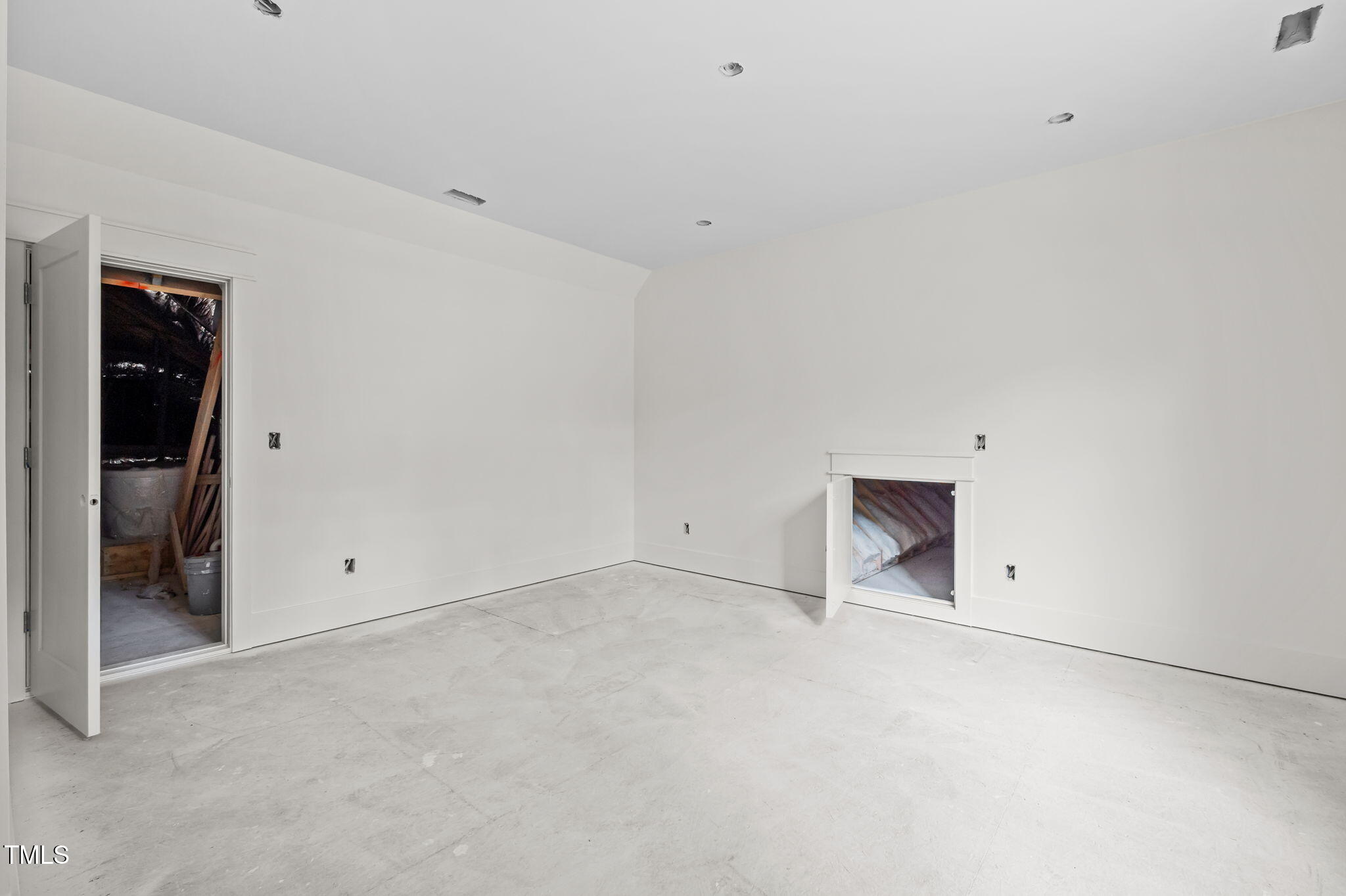 2304 Hardwood Drive Property Photo 14