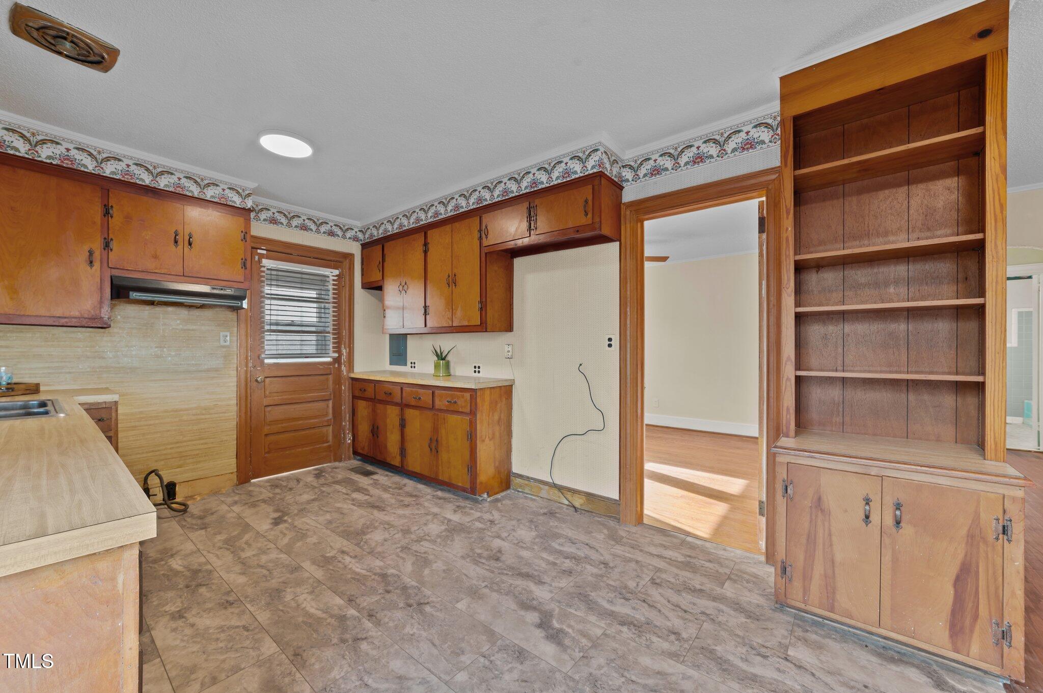 505 W Johnston Street Property Photo 12