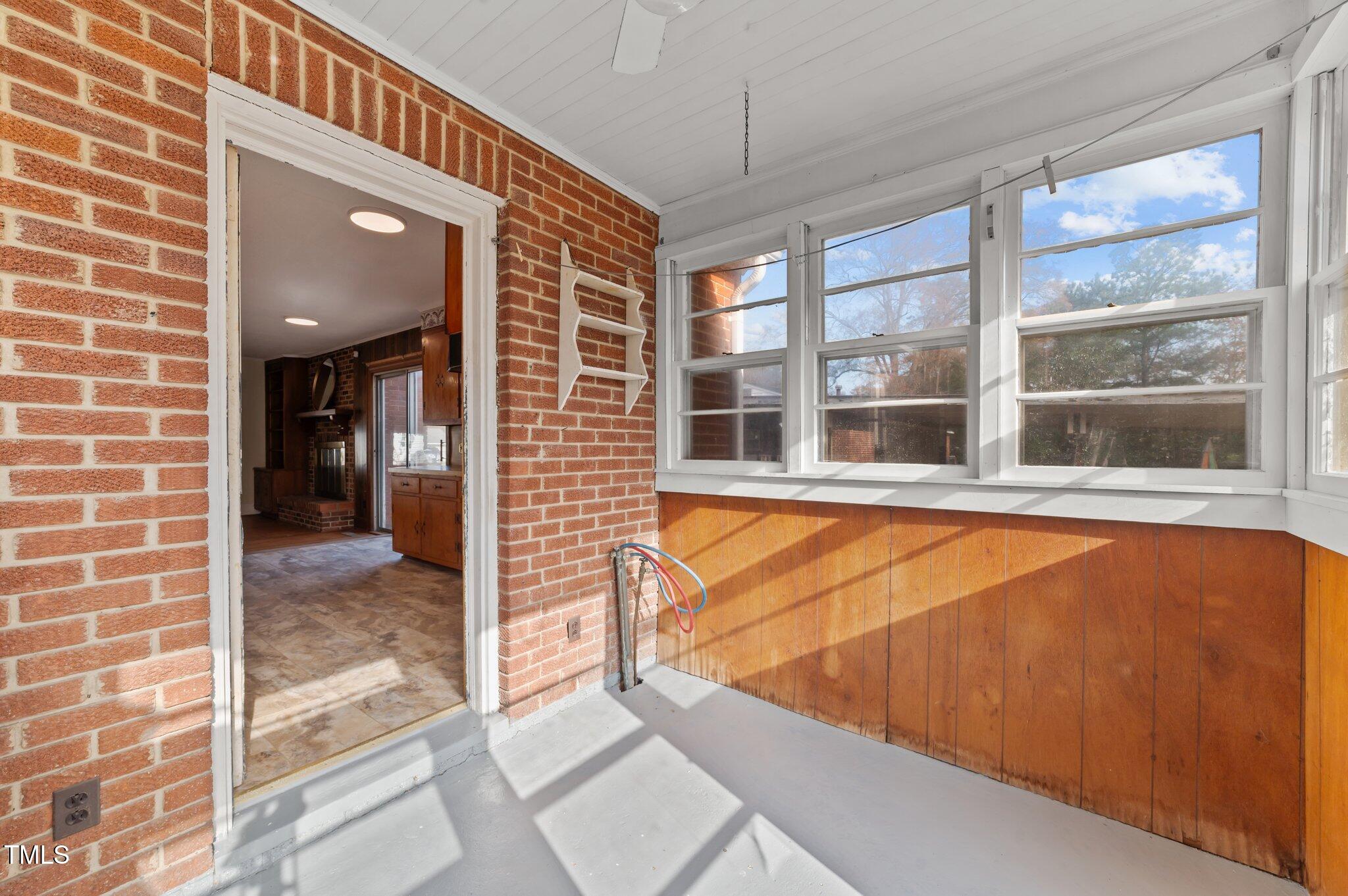 505 W Johnston Street Property Photo 15