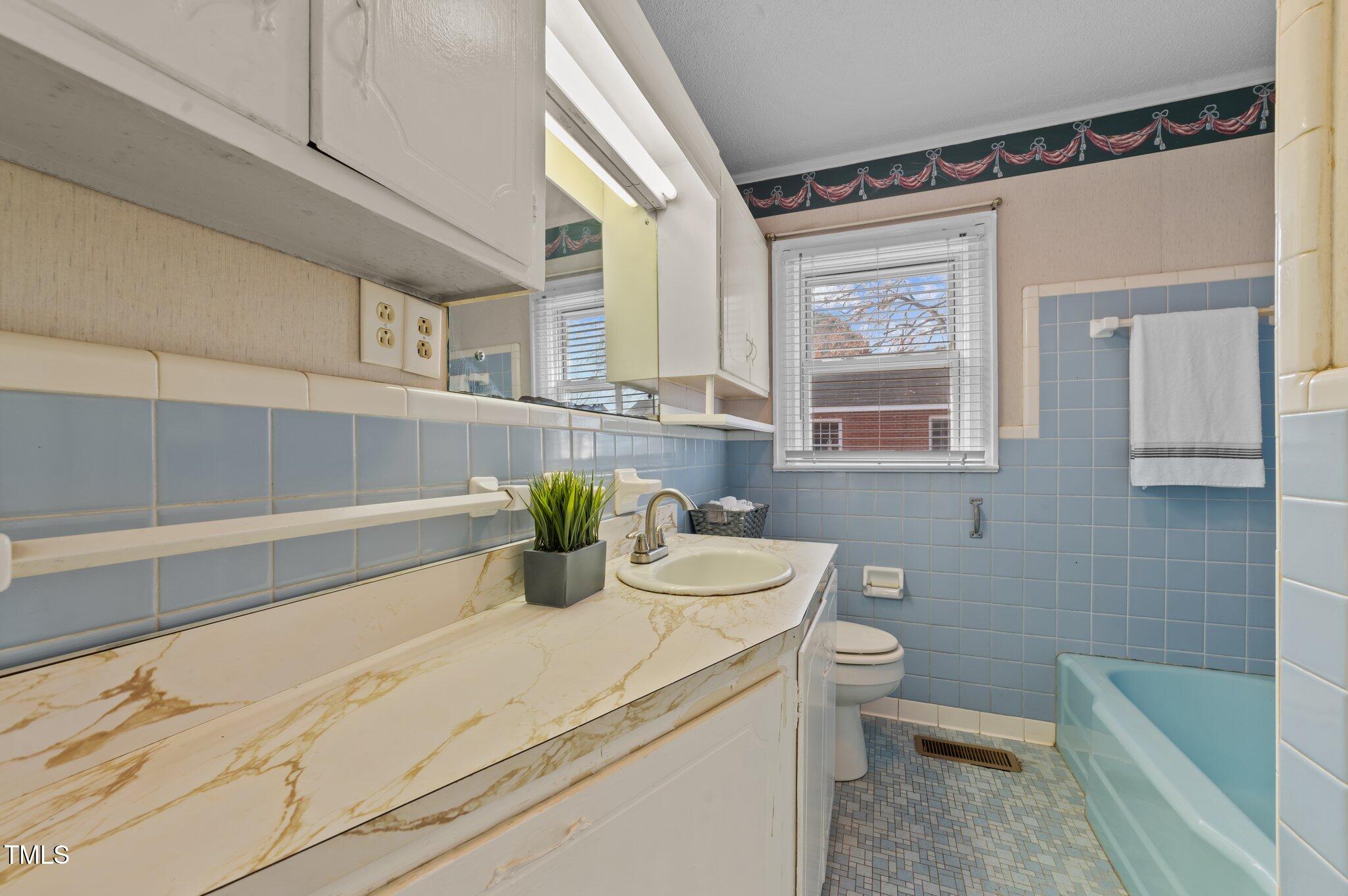 505 W Johnston Street Property Photo 25