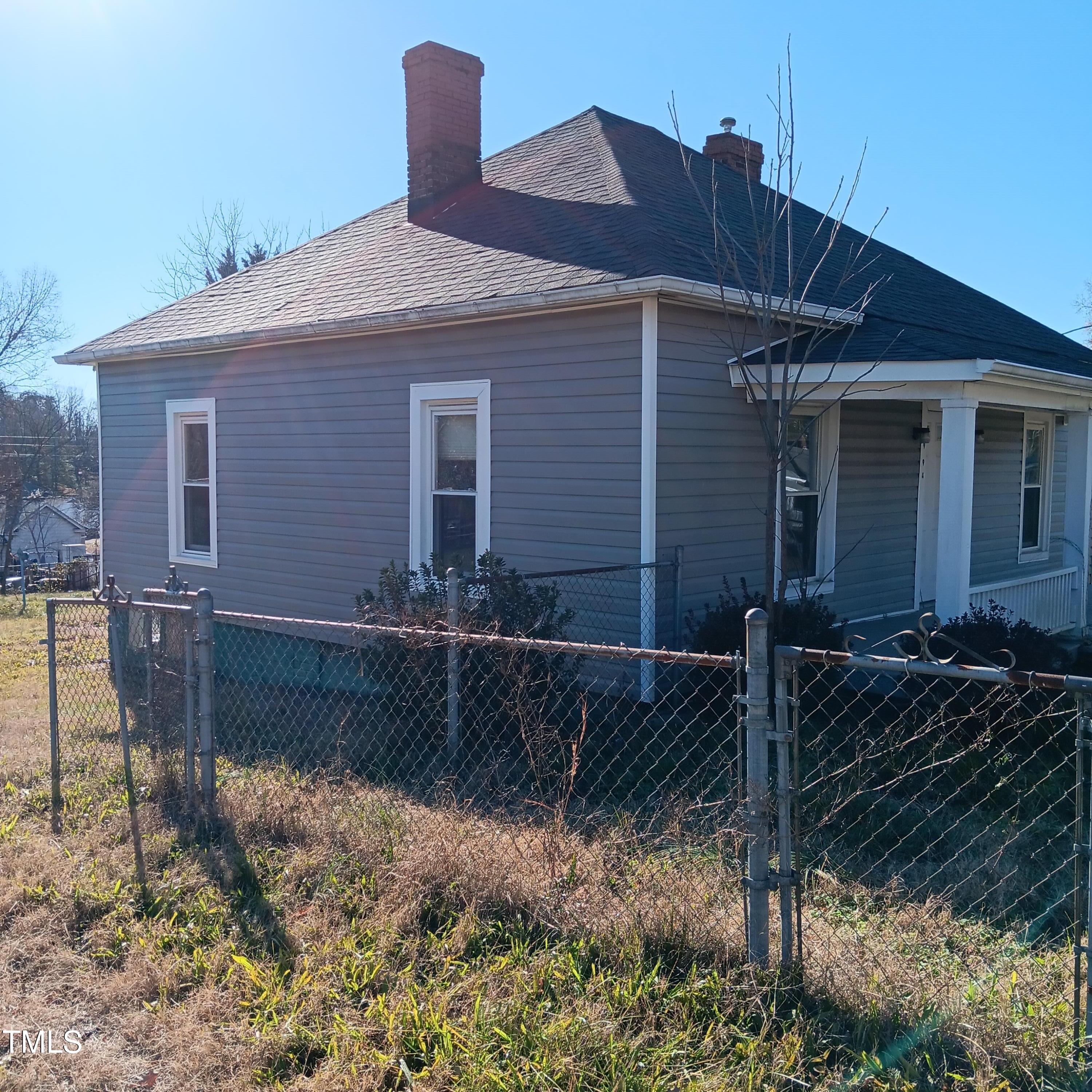 994 Burton Street Property Photo 4