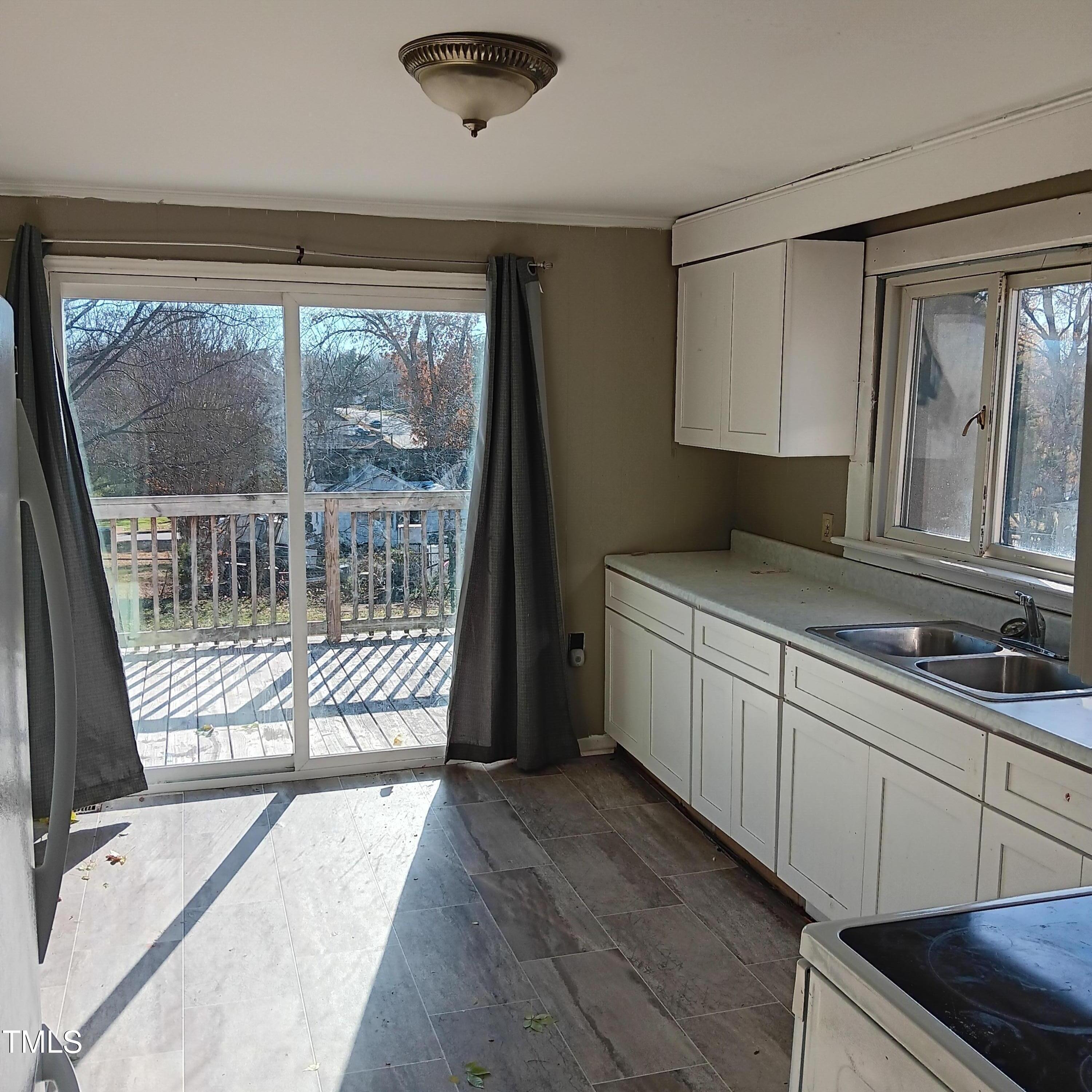 994 Burton Street Property Photo 8