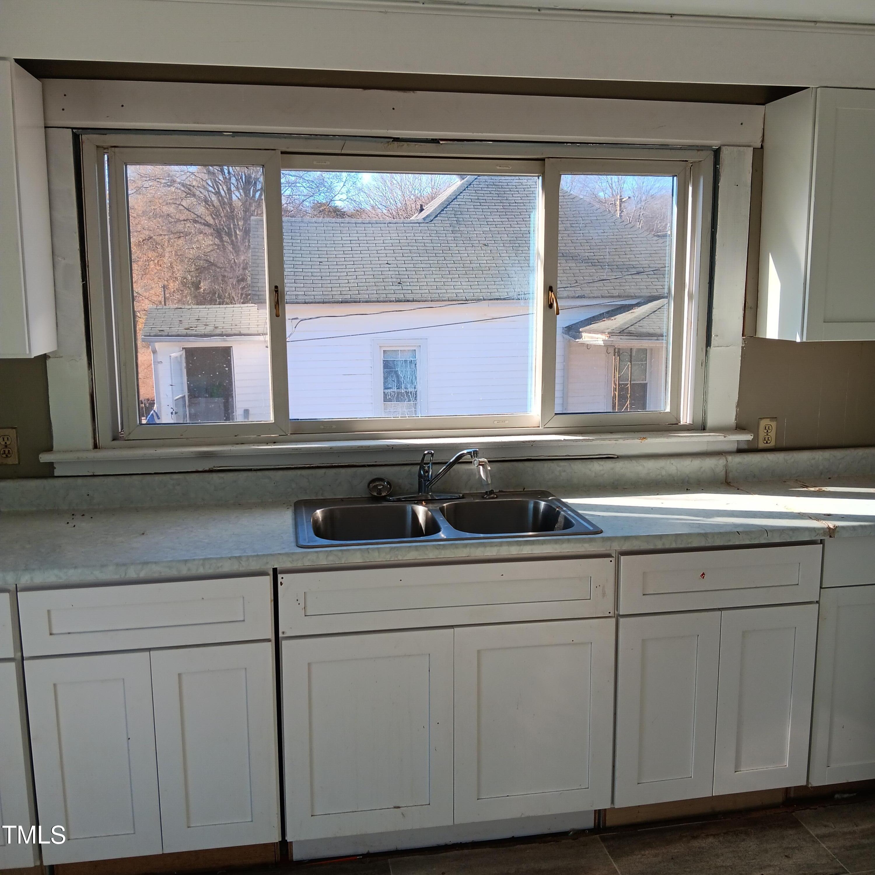 994 Burton Street Property Photo 10