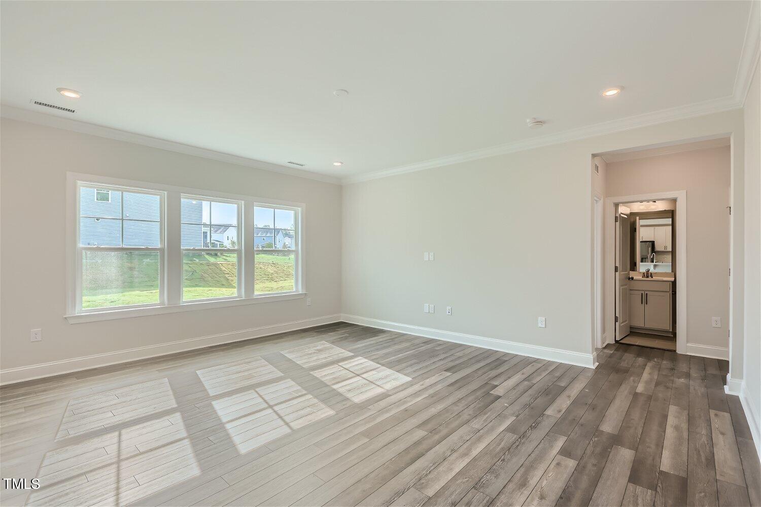 604 Emerald Bay Circle Property Photo 4