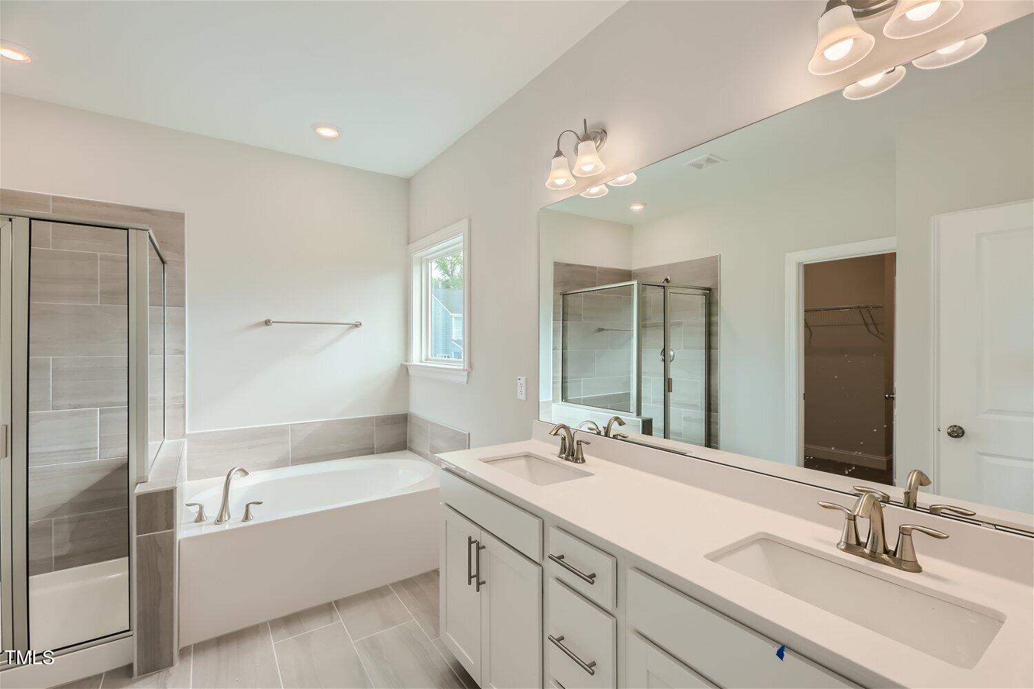 604 Emerald Bay Circle Property Photo 9