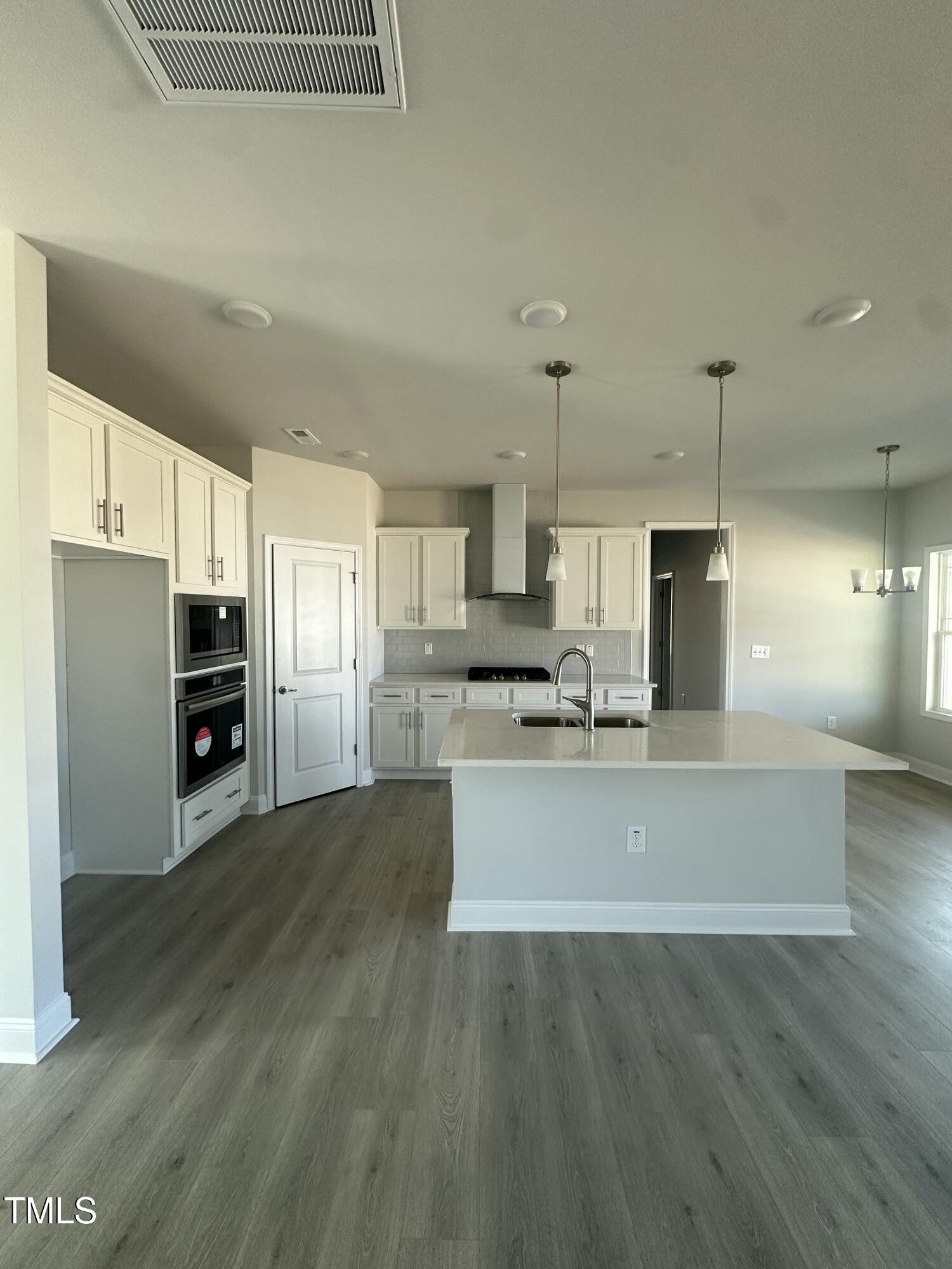 587 Glenkirk Place Property Photo 10