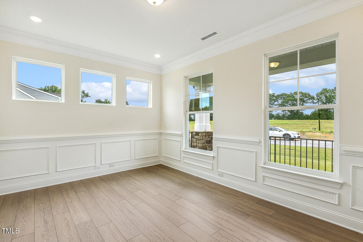 243 Kissington Way Property Photo 5