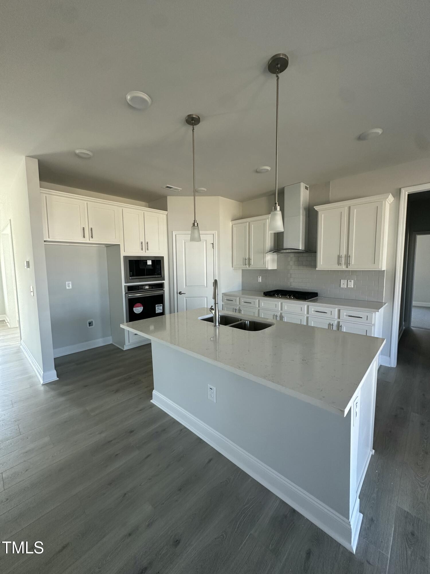 590 Glenkirk Place Property Photo 4