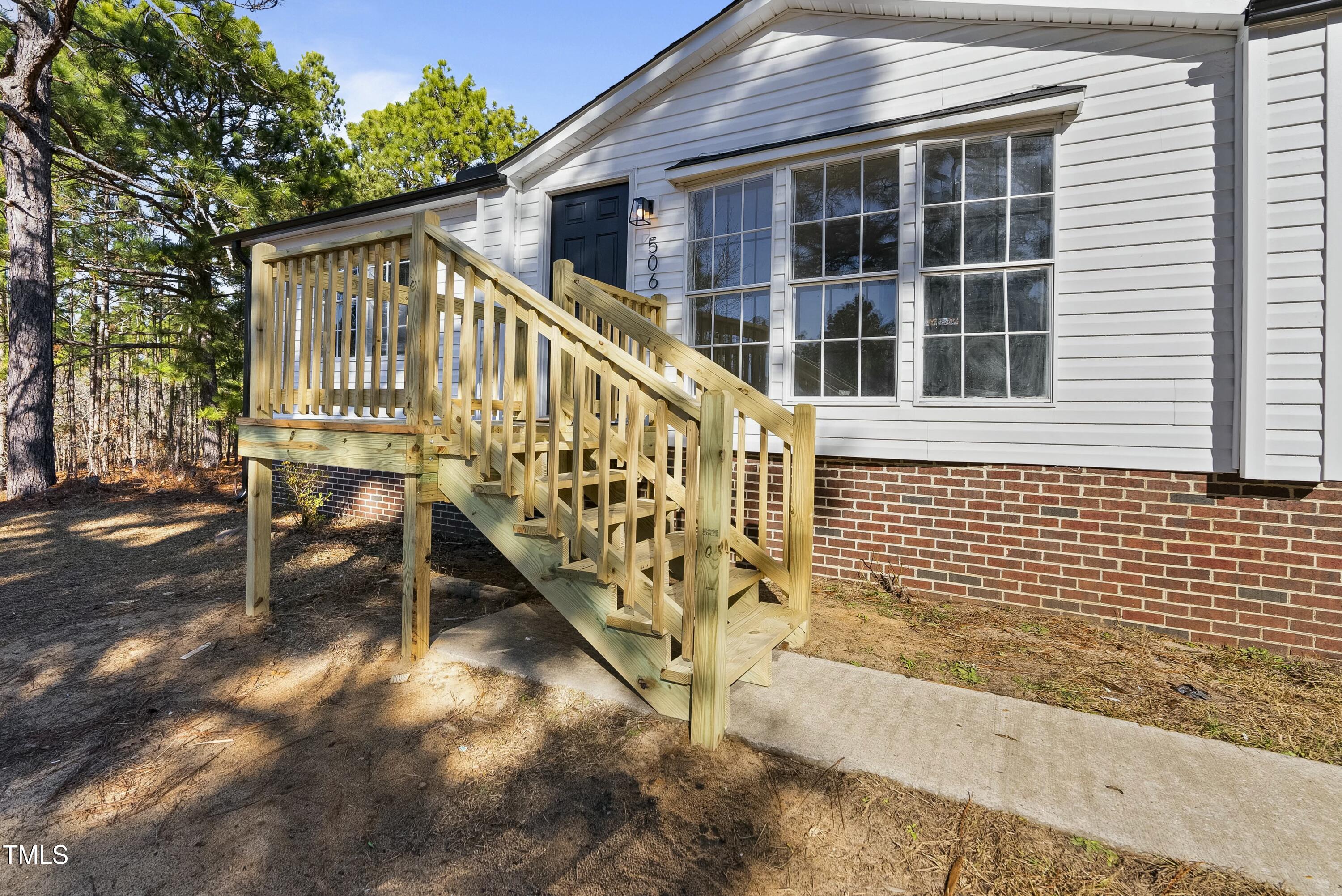 506 Pinewood Road Property Photo 2