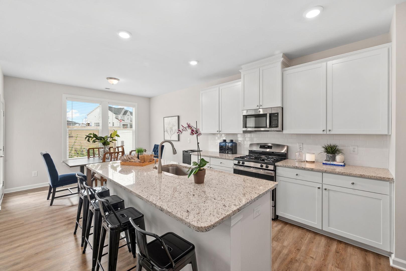 7650 Acc Boulevard Property Photo 3