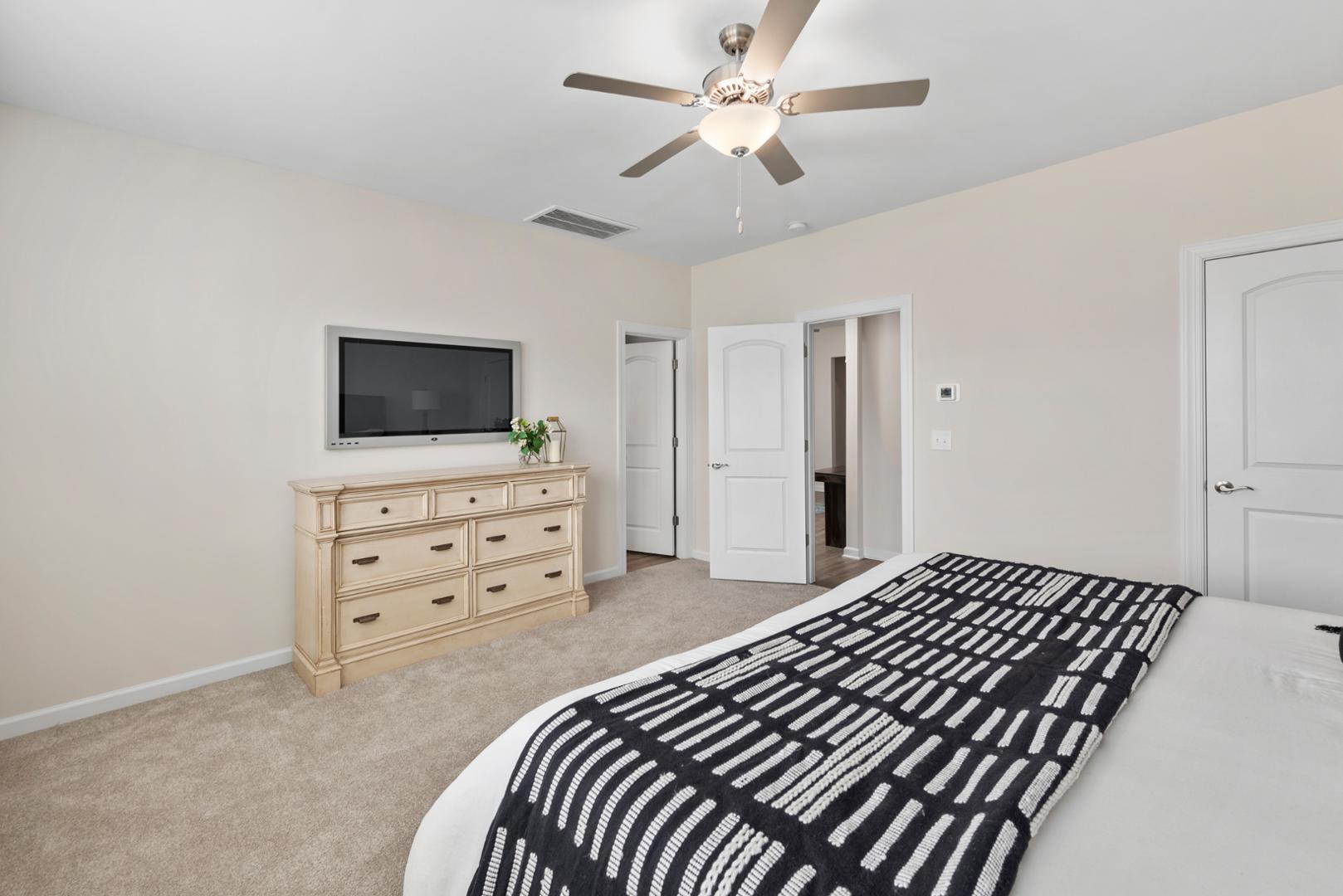 7650 Acc Boulevard Property Photo 8