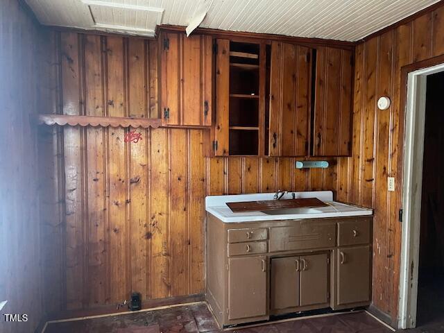 812 E Divine Street Property Photo 4