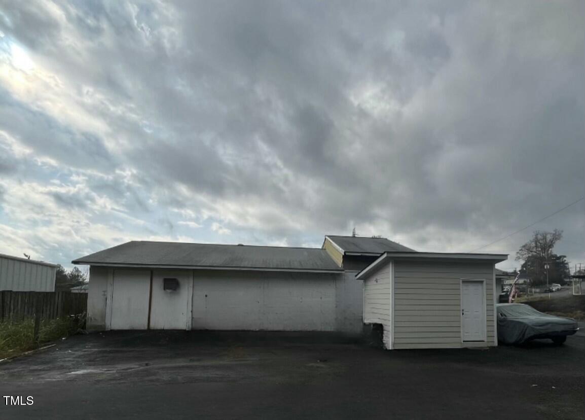 901 E Trinity Avenue Property Photo 3