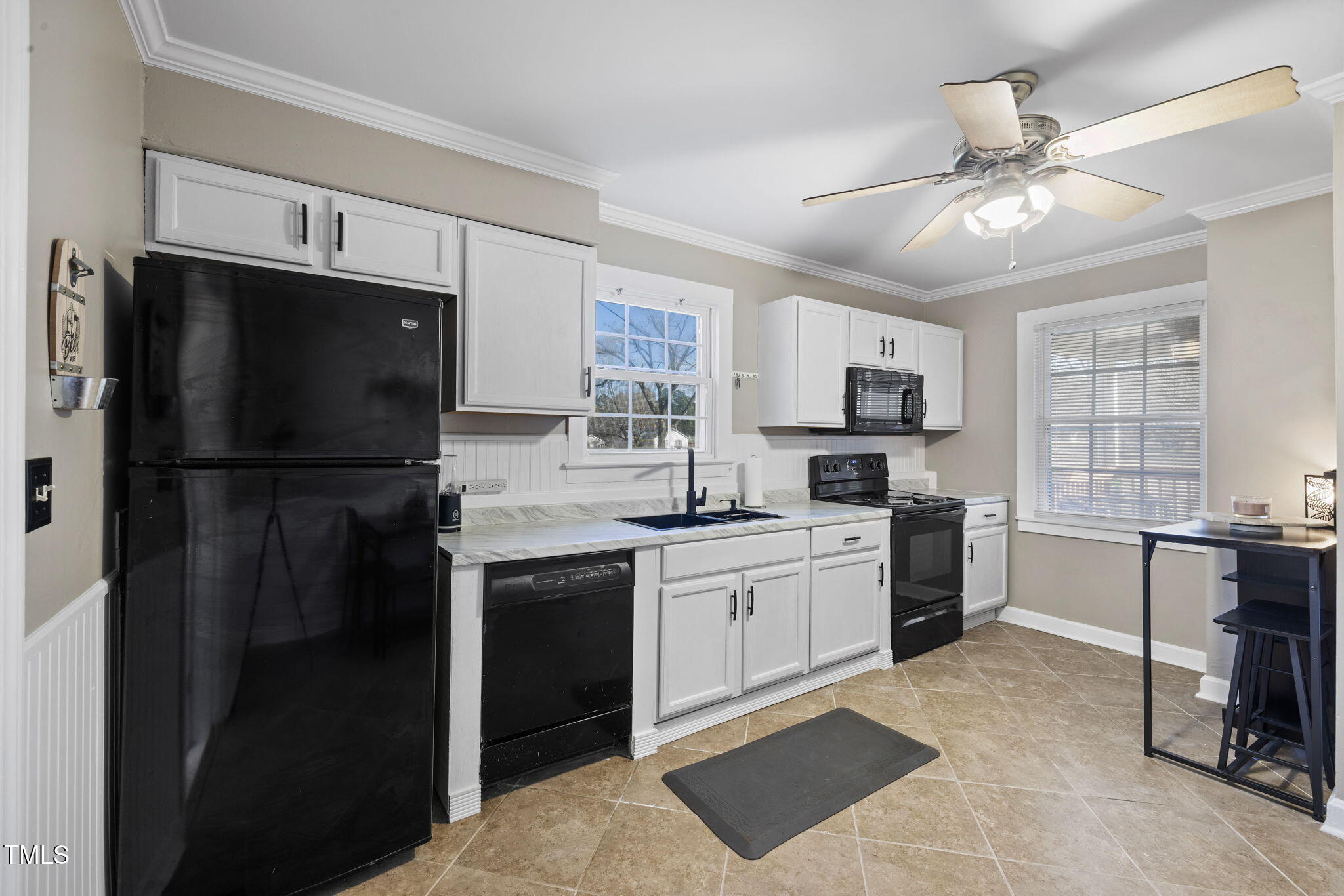 909 E F Street Property Photo 6