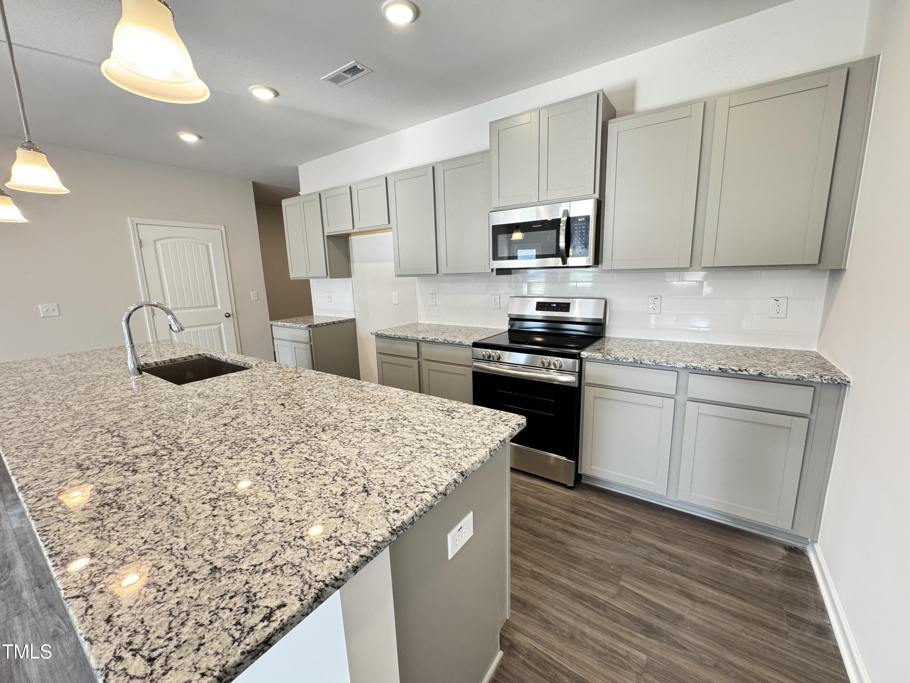 162 Vega Loop Property Photo 8