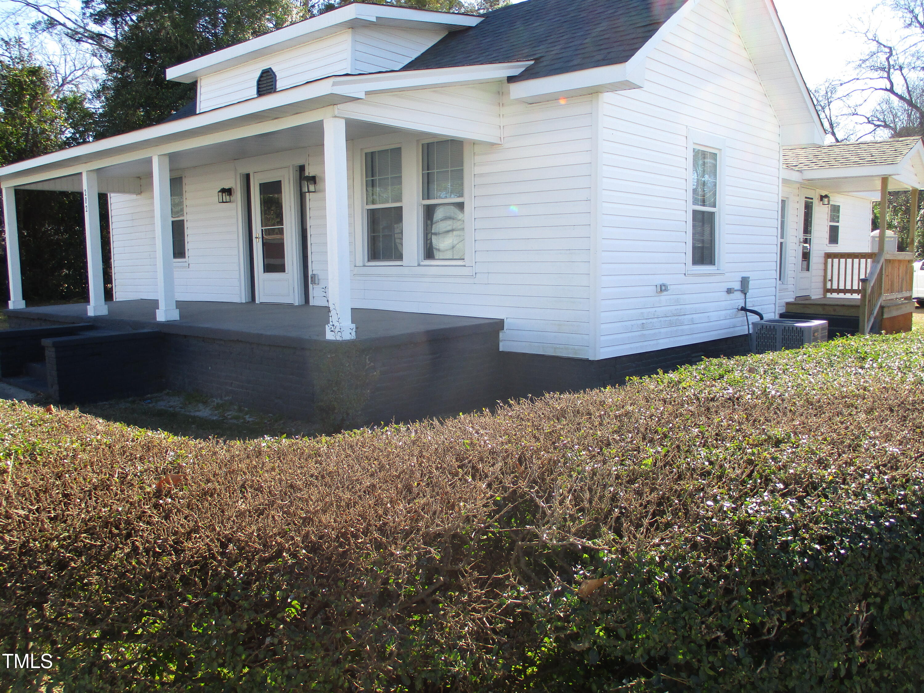202 E Washington Street Property Photo