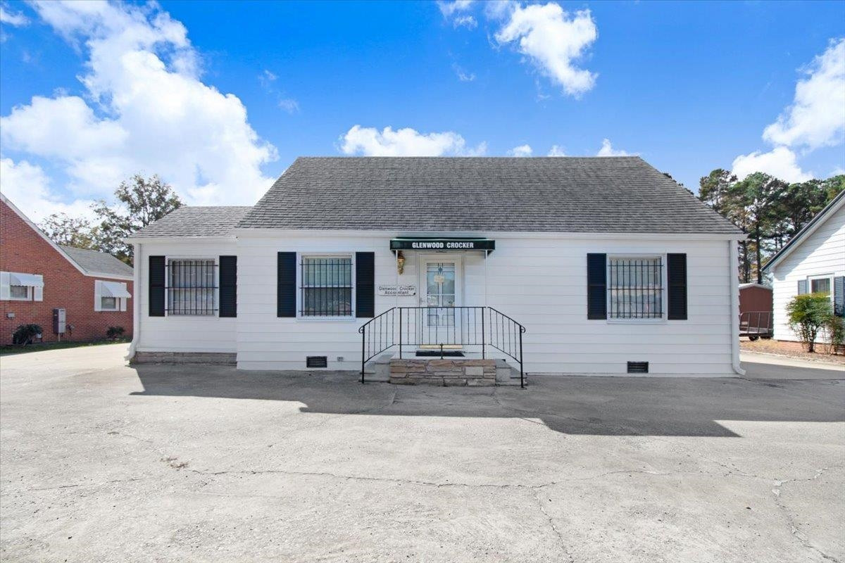 1117 W Market Street Property Photo 1
