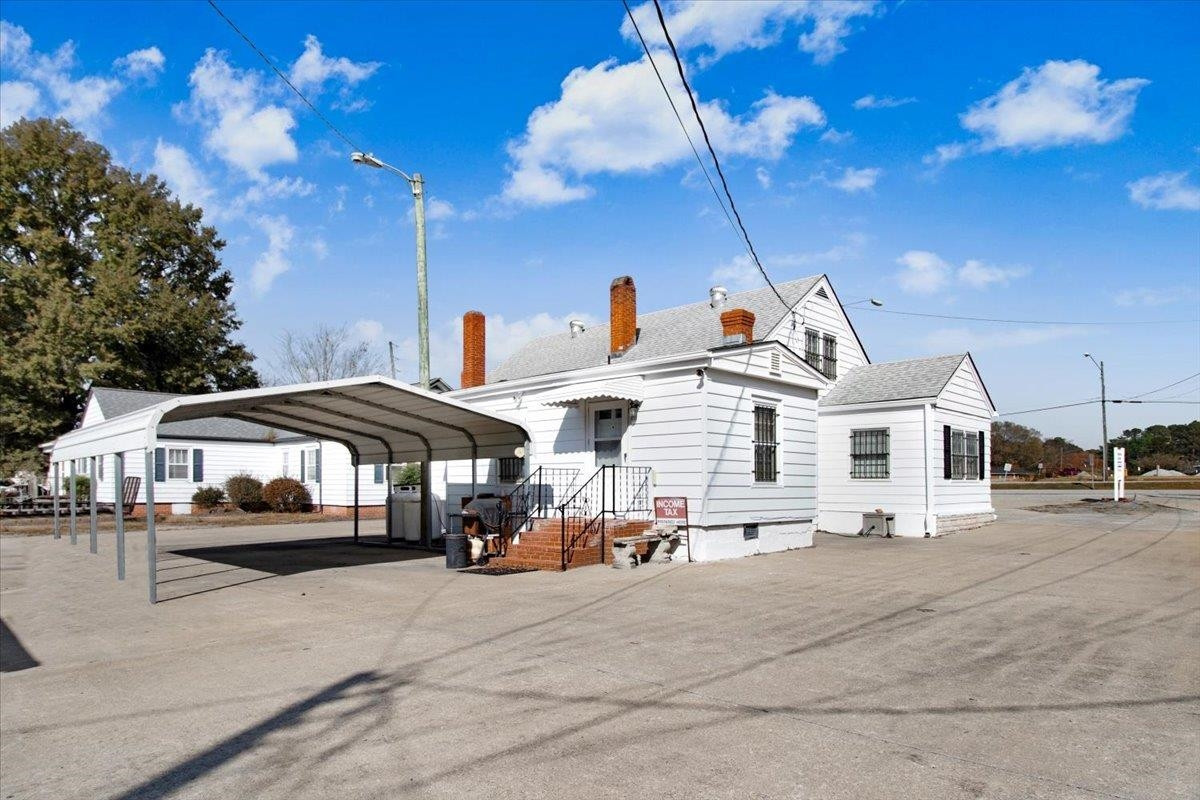 1117 W Market Street Property Photo 4