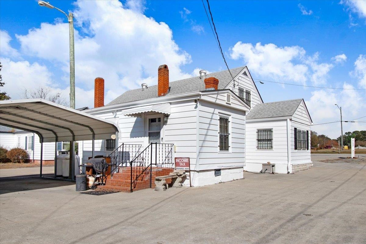 1117 W Market Street Property Photo 5