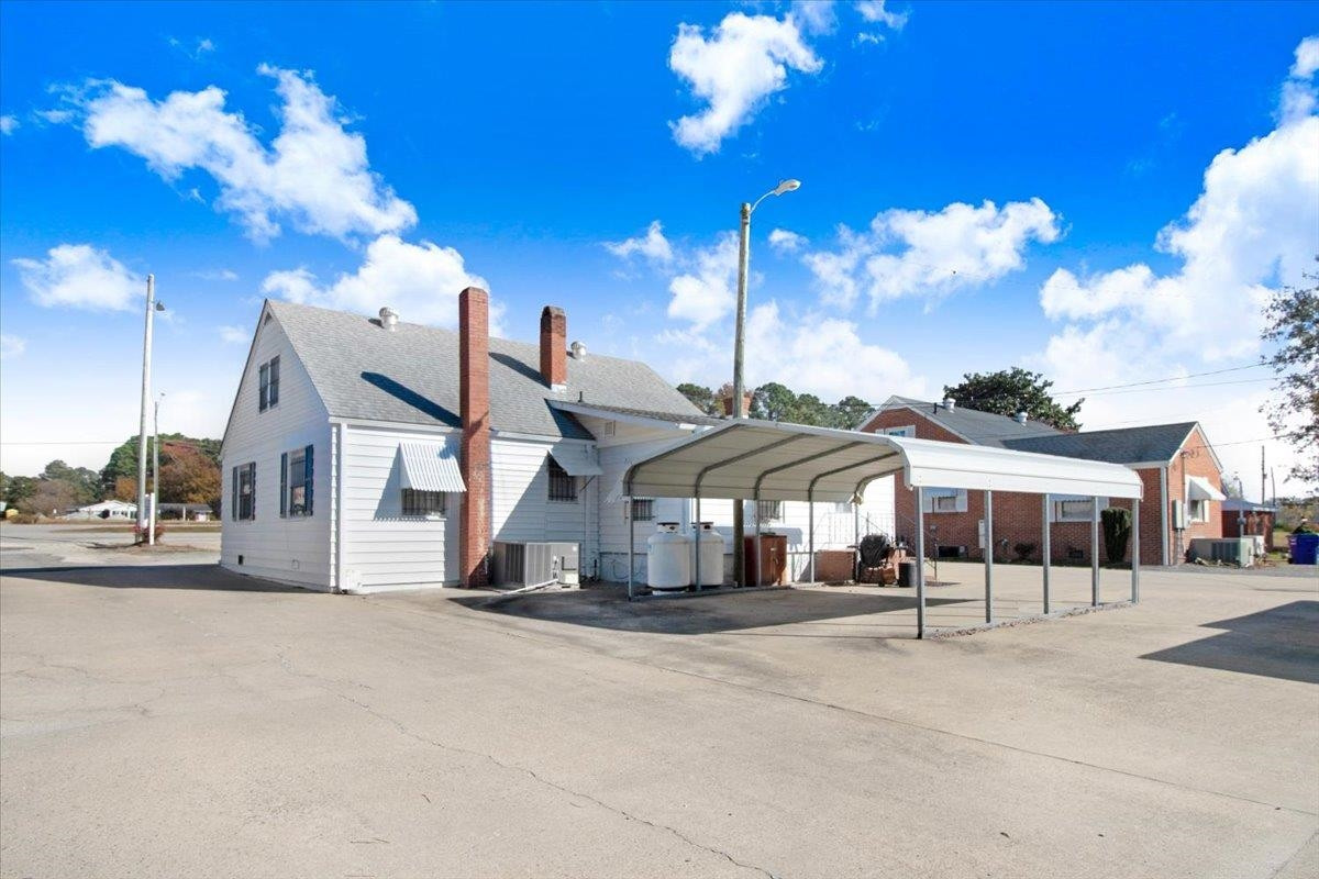 1117 W Market Street Property Photo 6