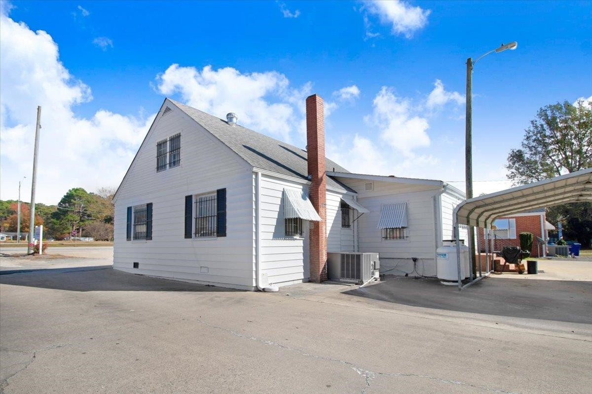 1117 W Market Street Property Photo 7