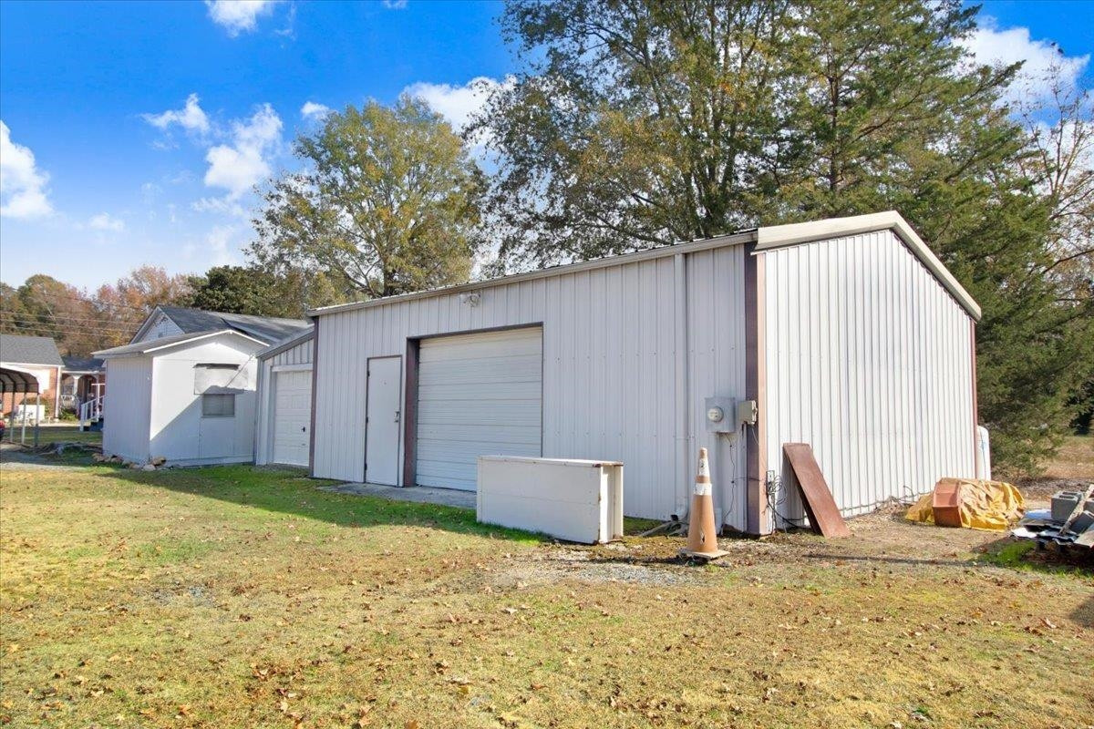1117 W Market Street Property Photo 15
