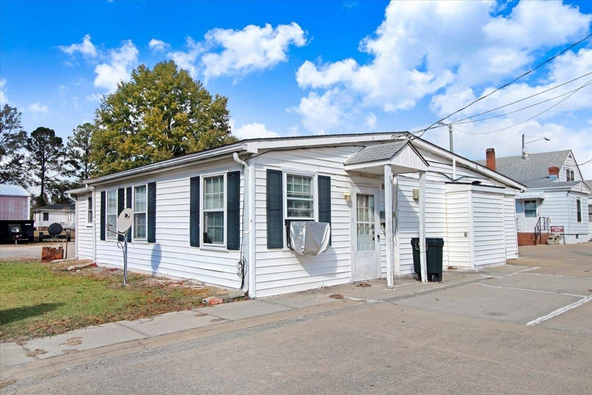 1117 W Market Street Property Photo 19