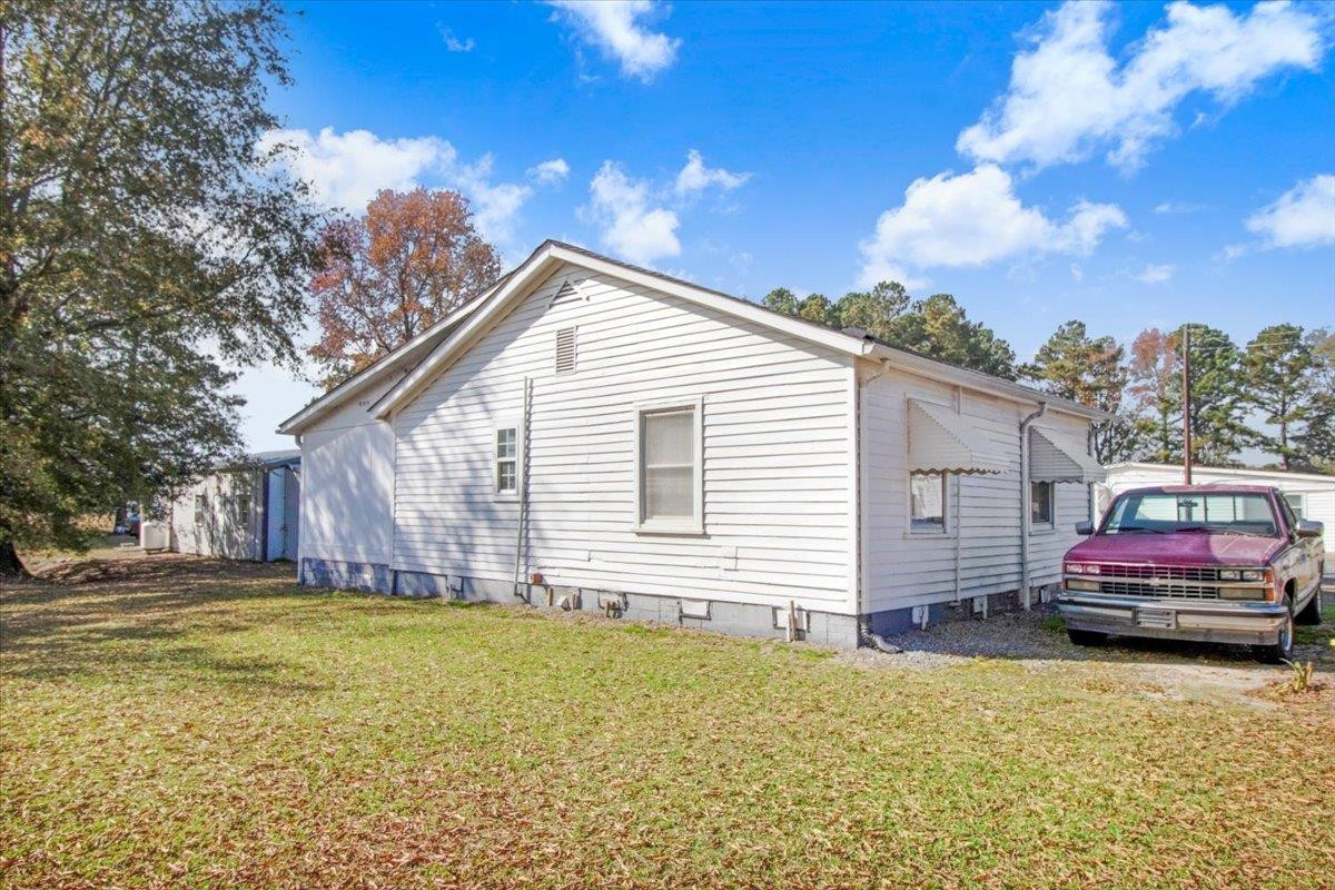 1117 W Market Street Property Photo 24