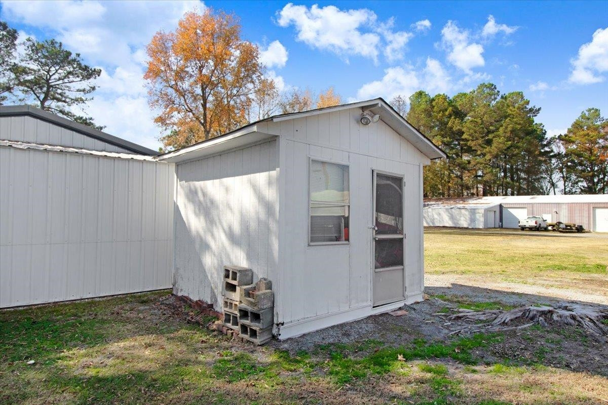 1117 W Market Street Property Photo 25