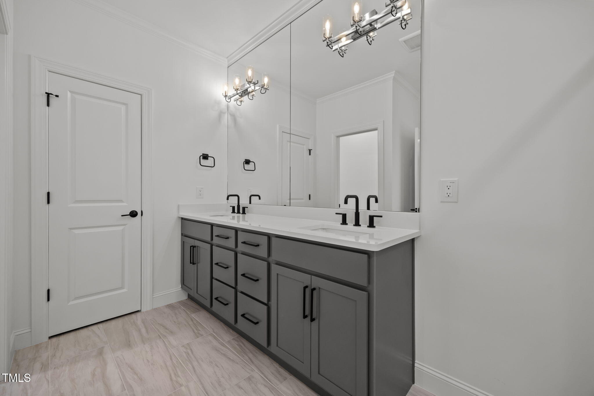 2628 Silver Gate Court Property Photo 15