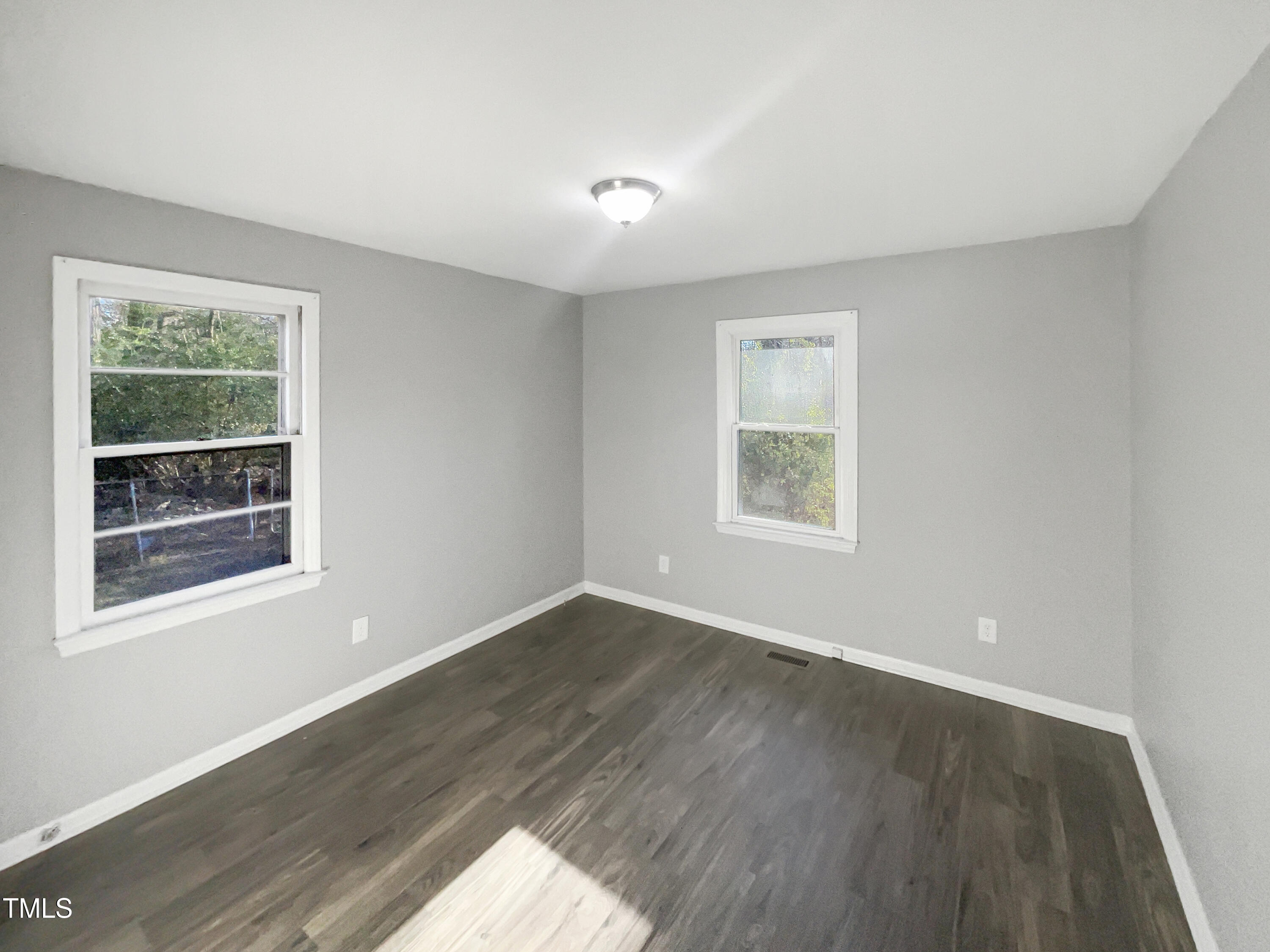 708 N Allen Road Property Photo 3