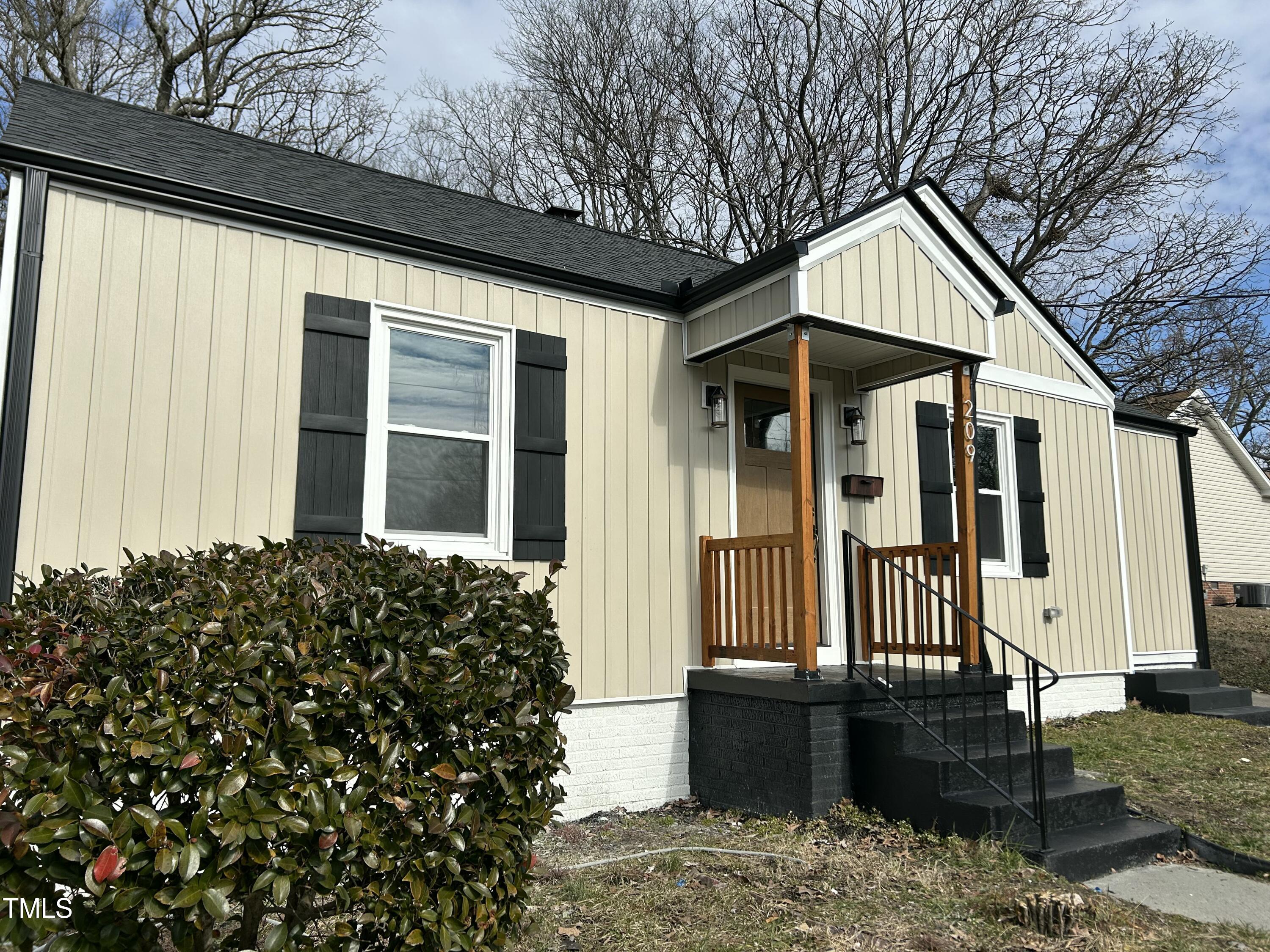 209 E Mcculloch Street Property Photo