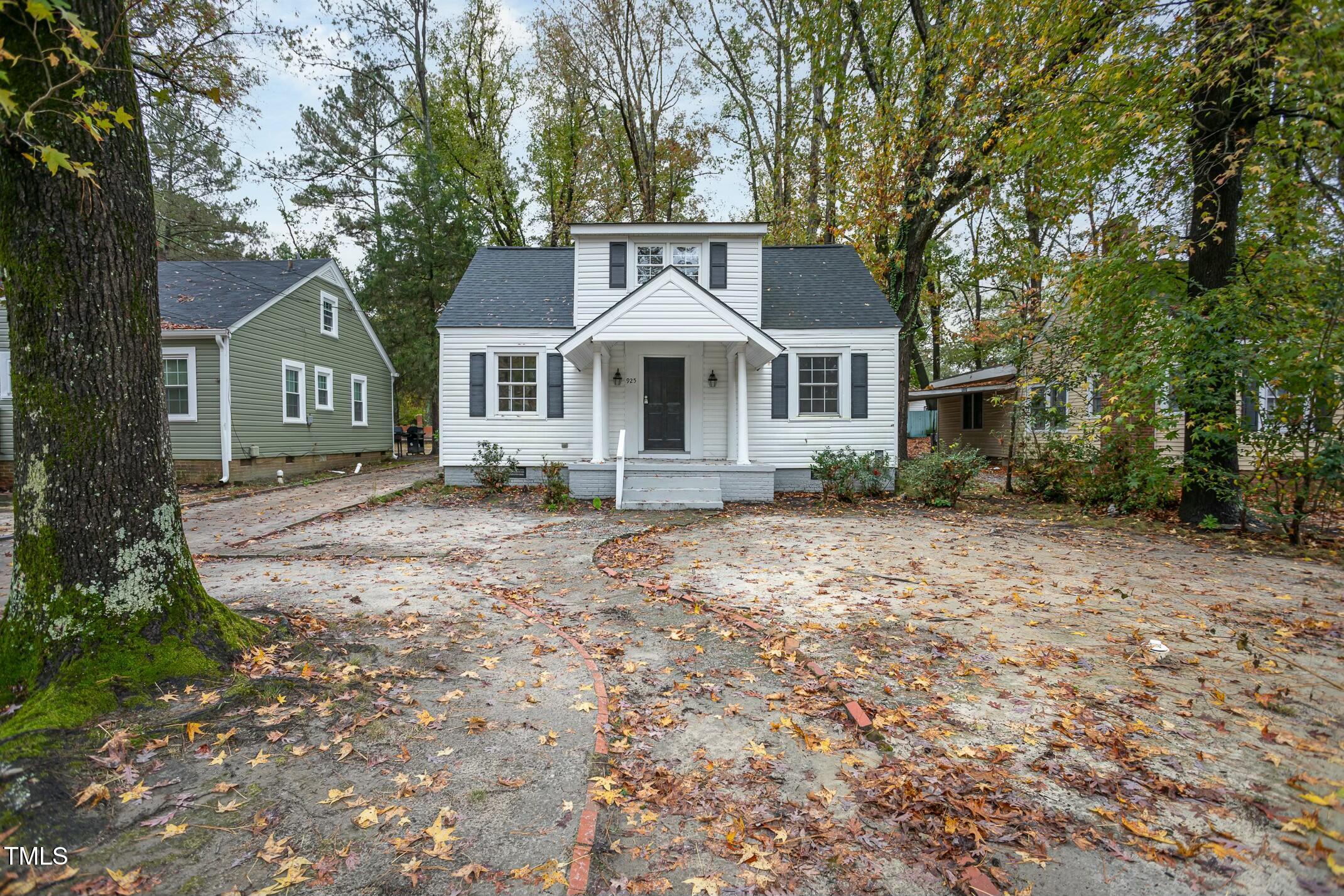 925 Redgate Avenue Property Photo