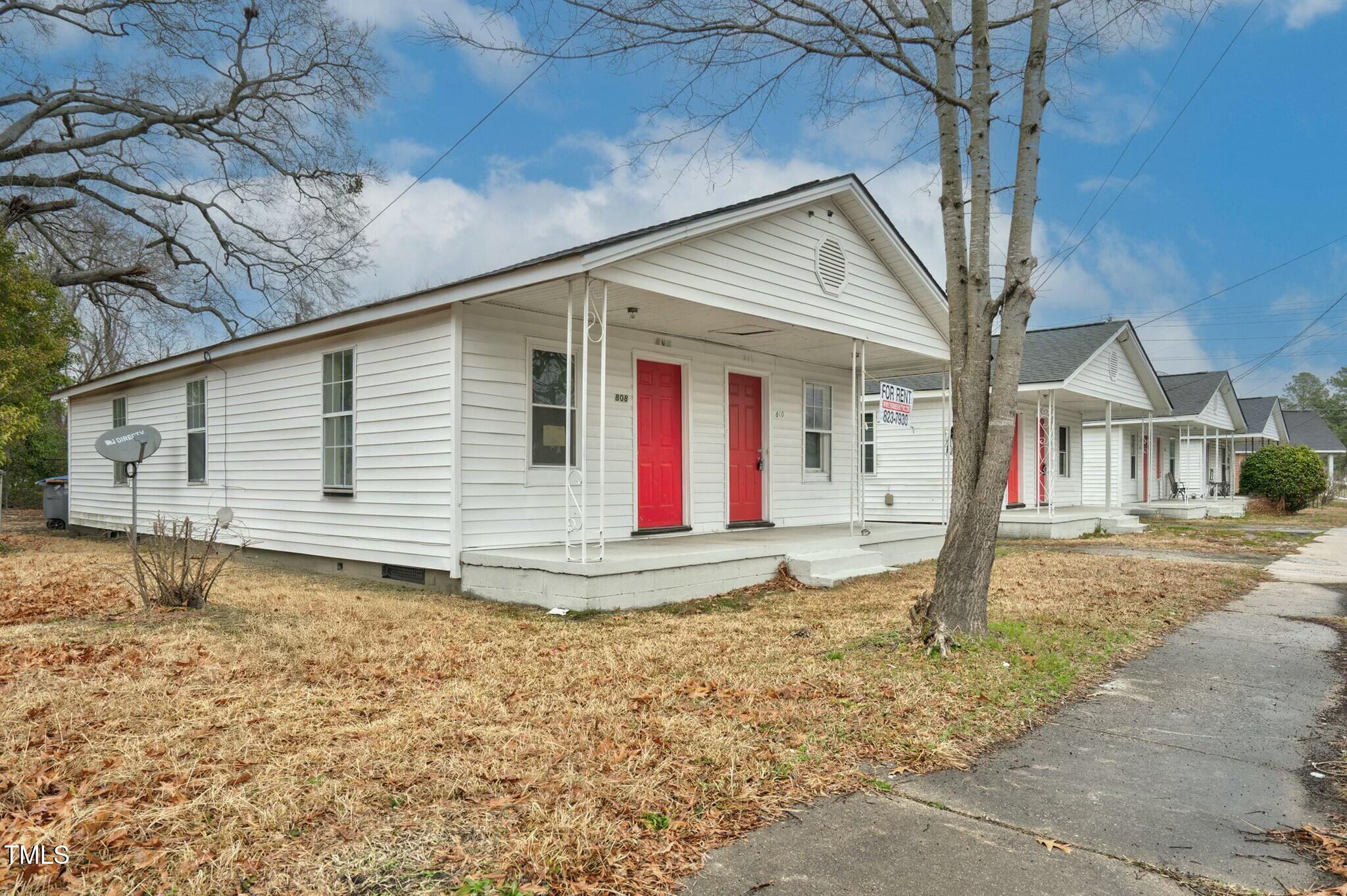 810 E Grand Avenue Property Photo 3