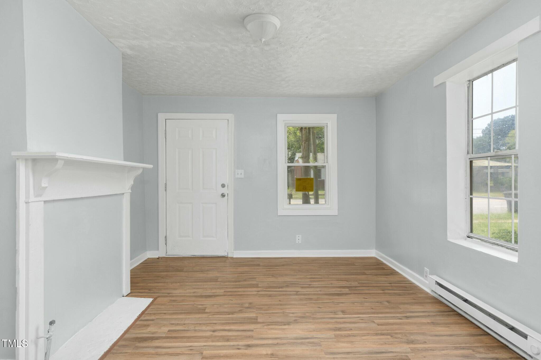 810 E Grand Avenue Property Photo 7