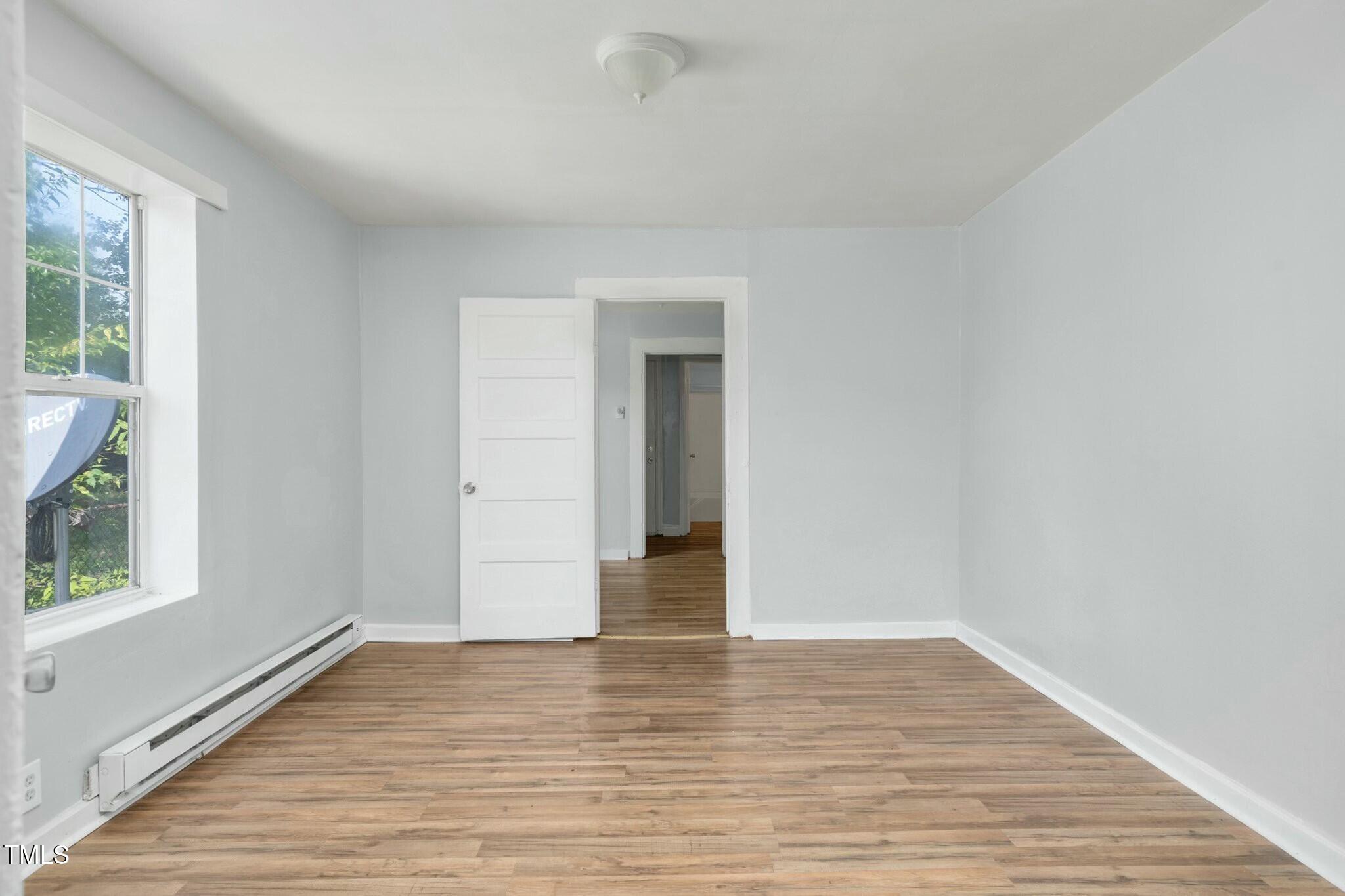 810 E Grand Avenue Property Photo 8