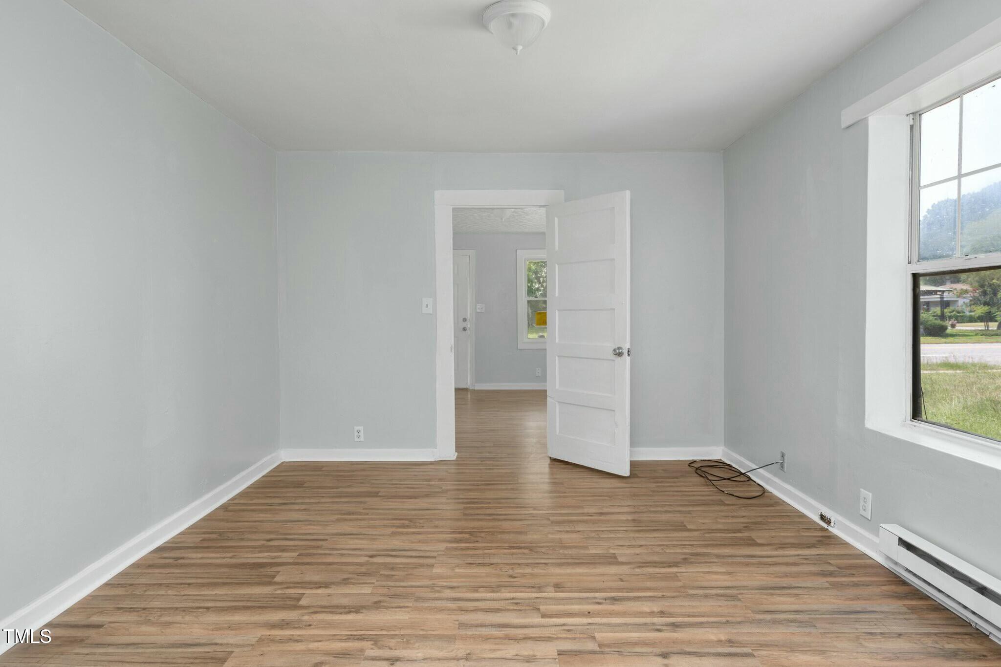 810 E Grand Avenue Property Photo 9