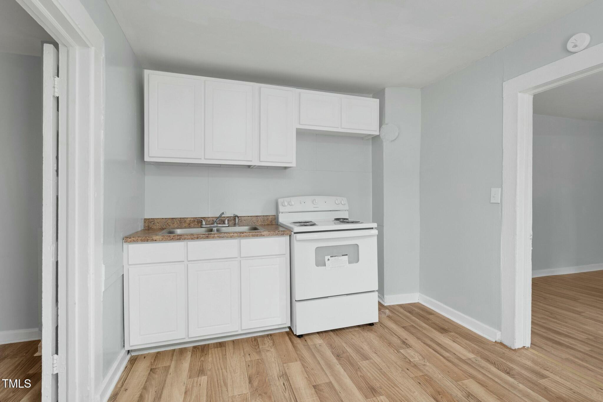810 E Grand Avenue Property Photo 10