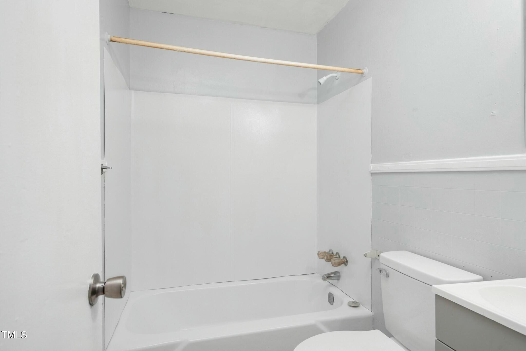 810 E Grand Avenue Property Photo 12