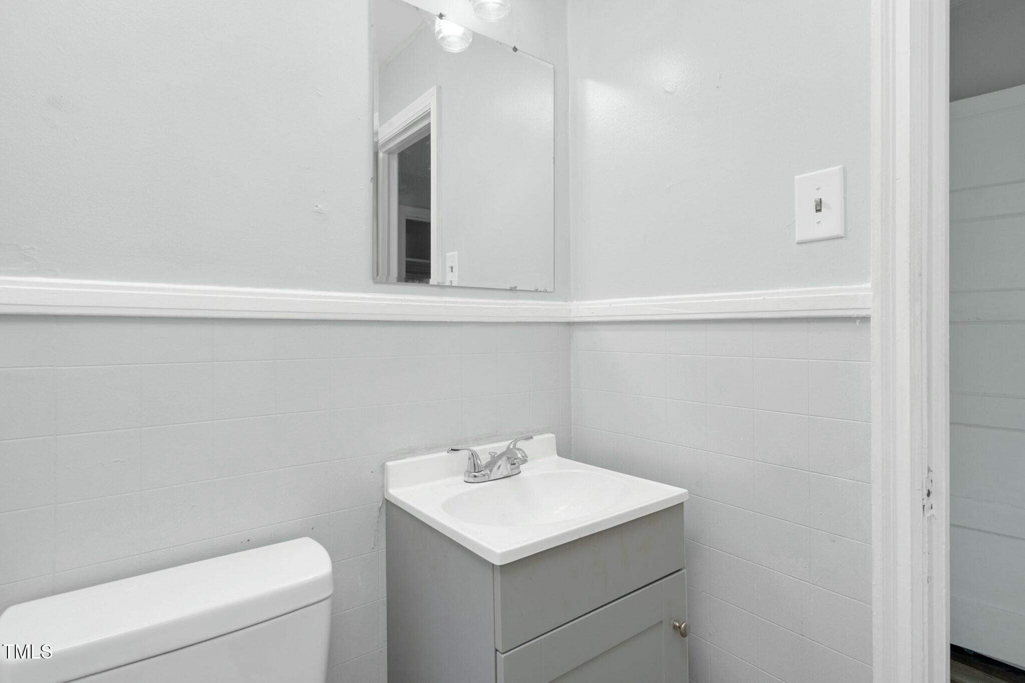 810 E Grand Avenue Property Photo 13