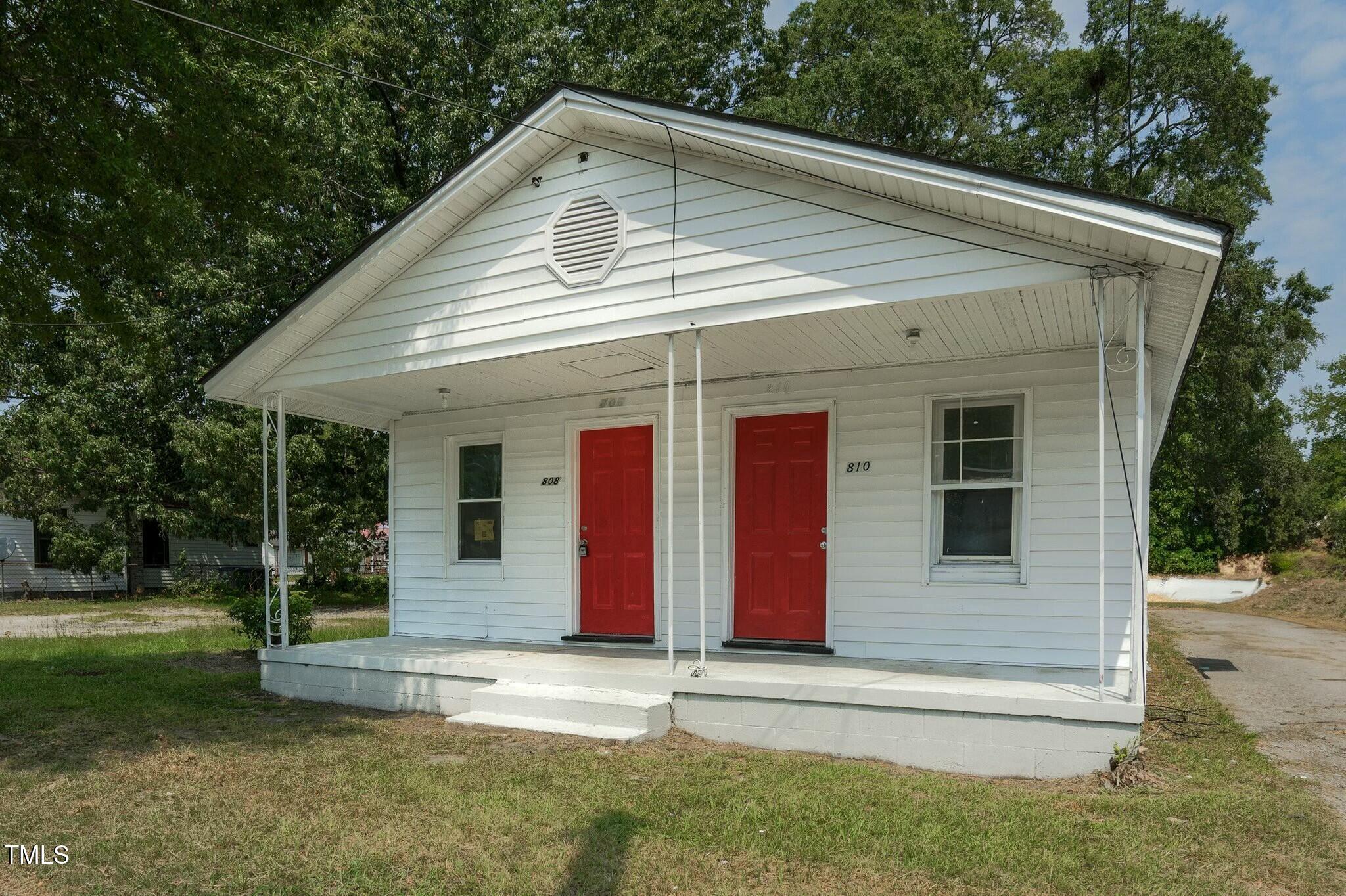 810 E Grand Avenue Property Photo 15