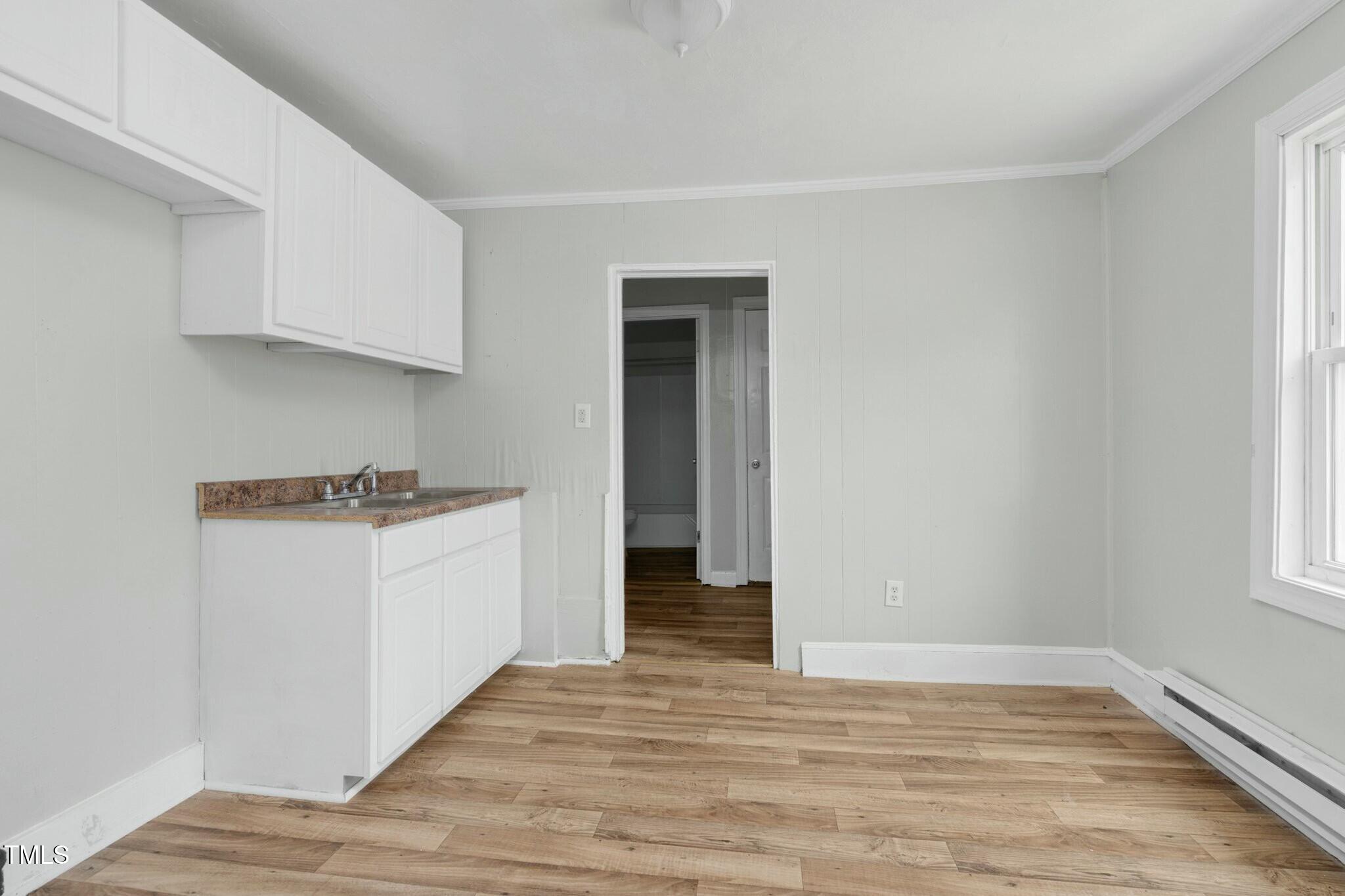 810 E Grand Avenue Property Photo 21