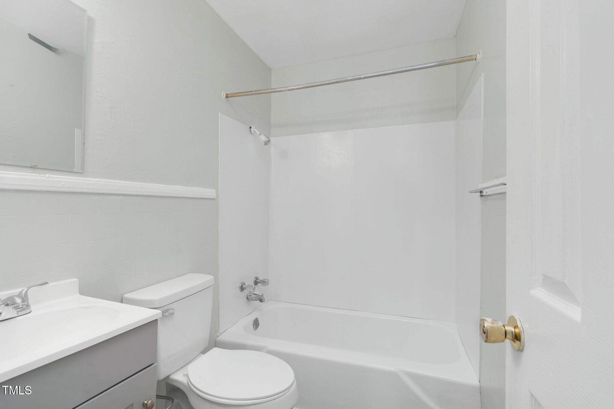 810 E Grand Avenue Property Photo 24