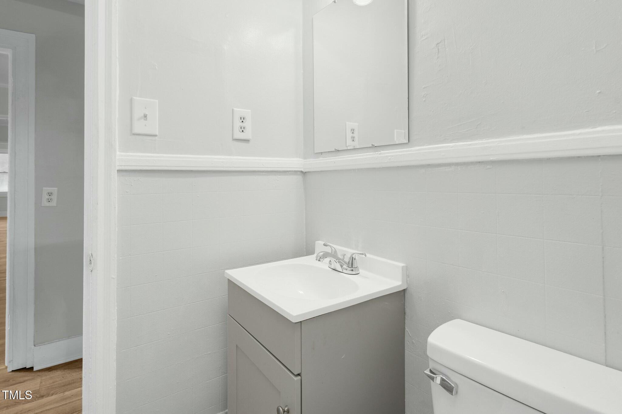 810 E Grand Avenue Property Photo 25