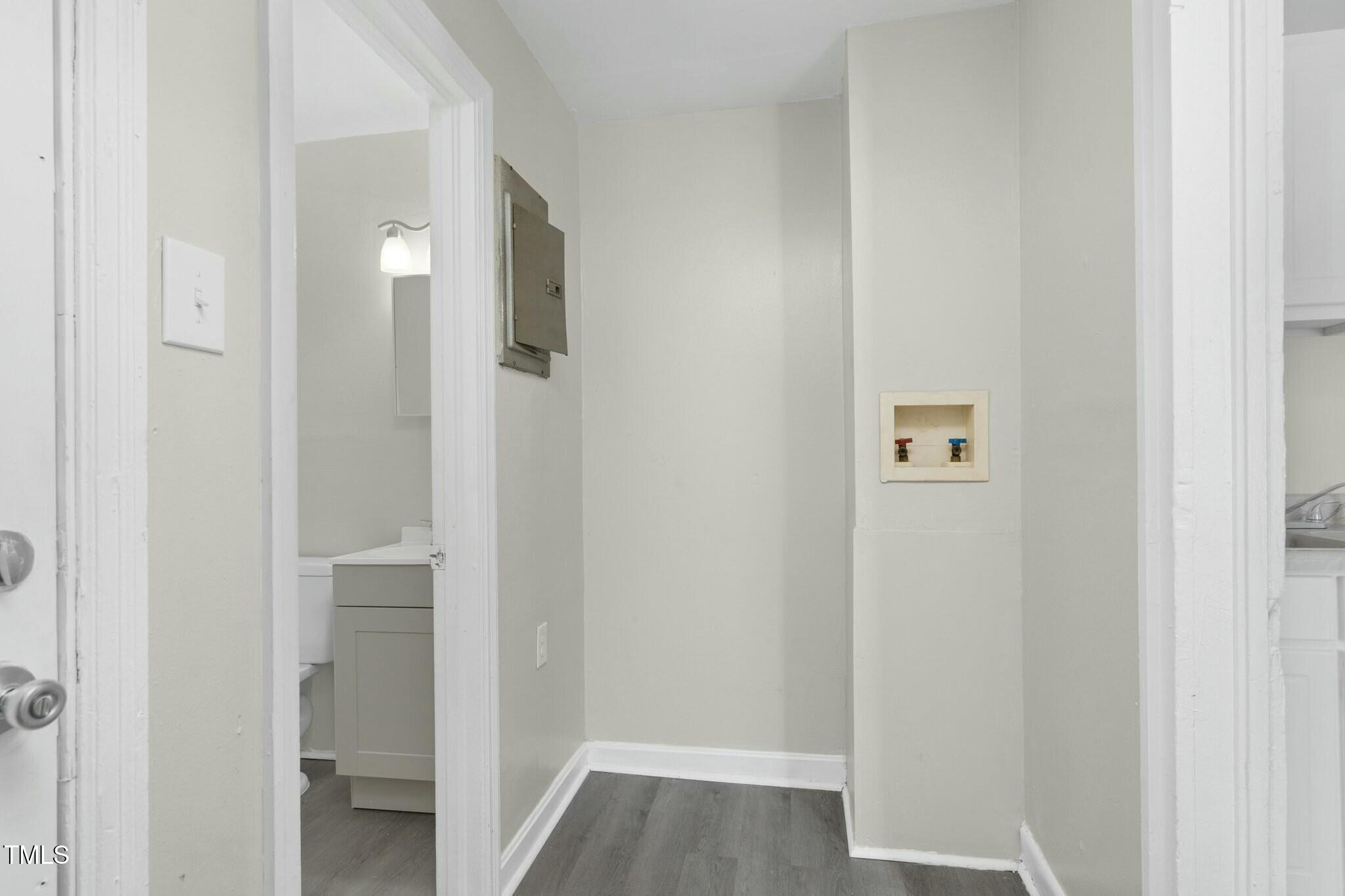 810 E Grand Avenue Property Photo 35