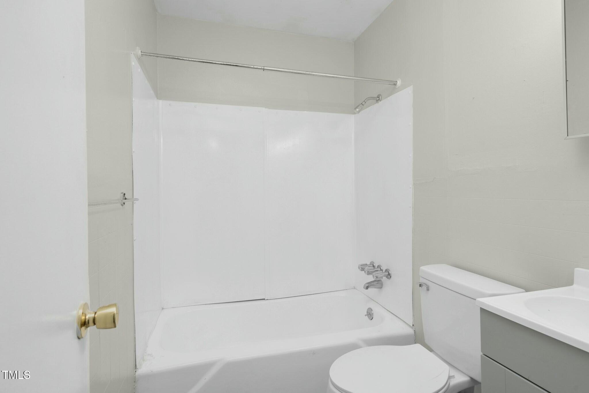 810 E Grand Avenue Property Photo 36